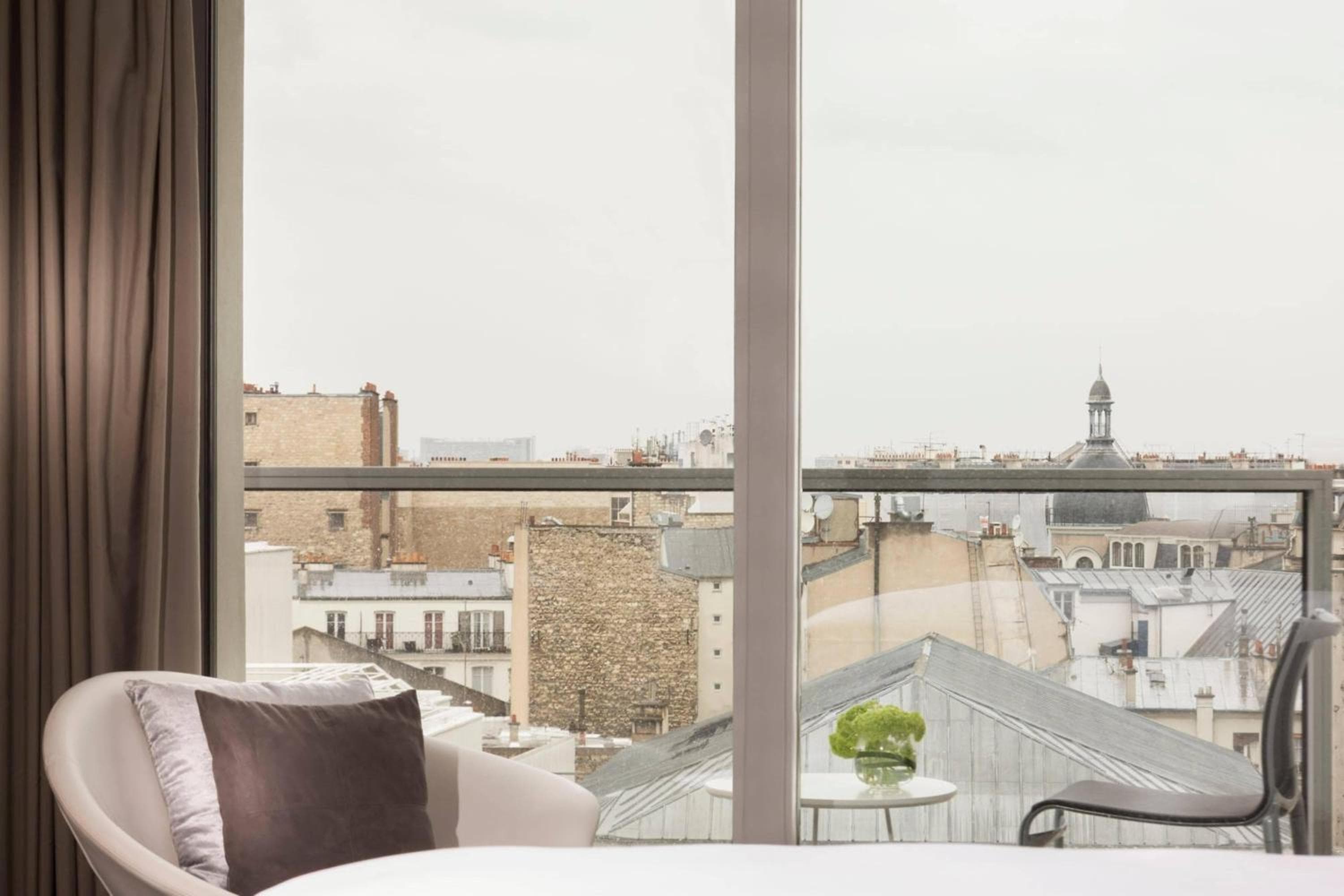 Renaissance Paris Arc de Triomphe Hotel — 12