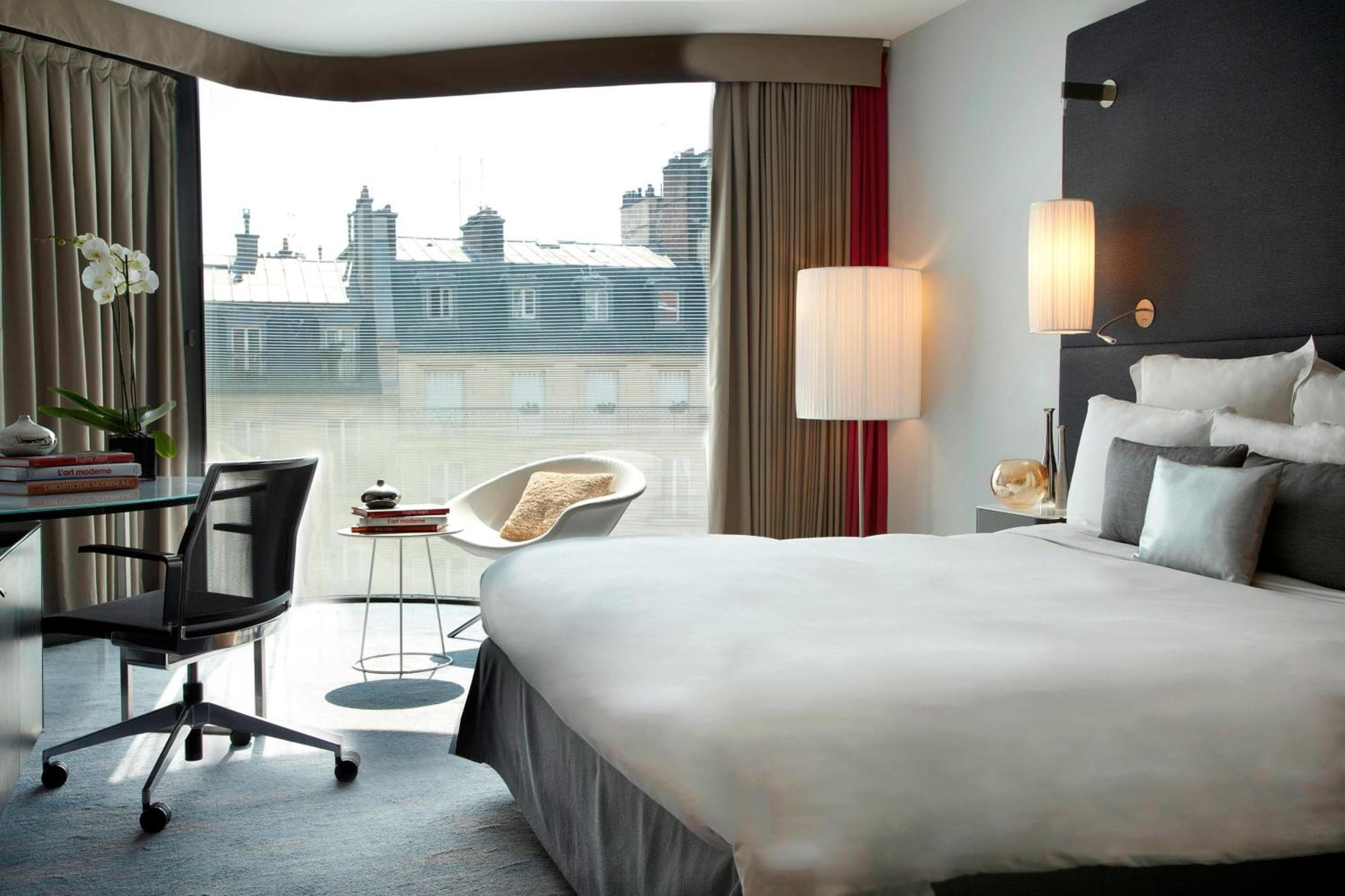 Renaissance Paris Arc de Triomphe Hotel — 16