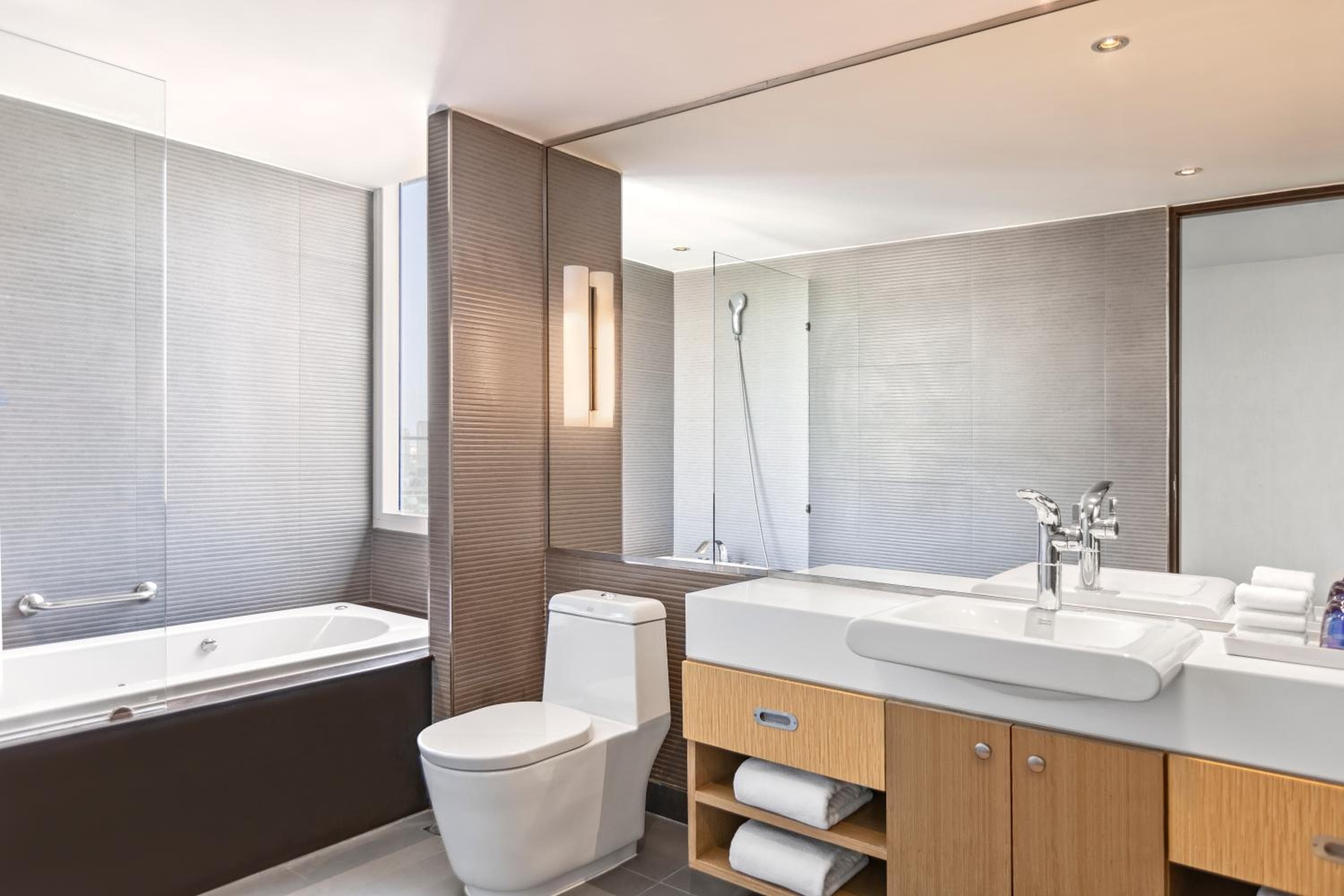 Aloft by Marriott Bangkok Sukhumvit 11 — 6