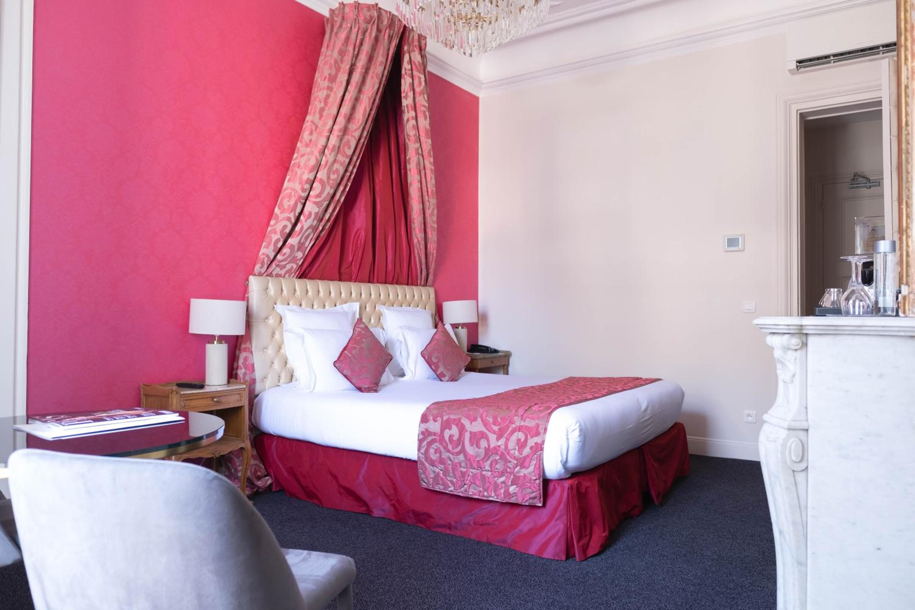 Hotel Claridge París — 16