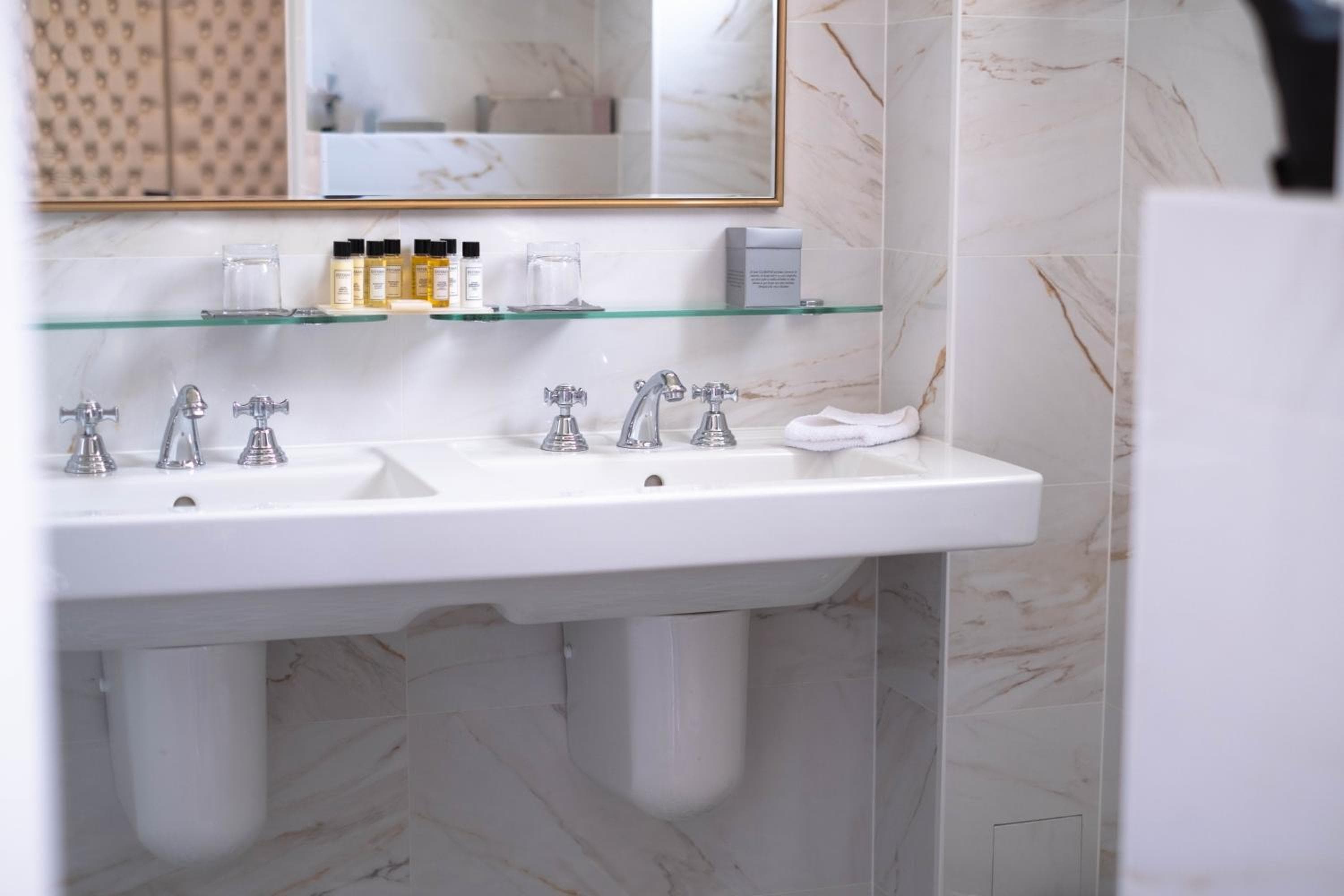 Hotel Claridge París — 27