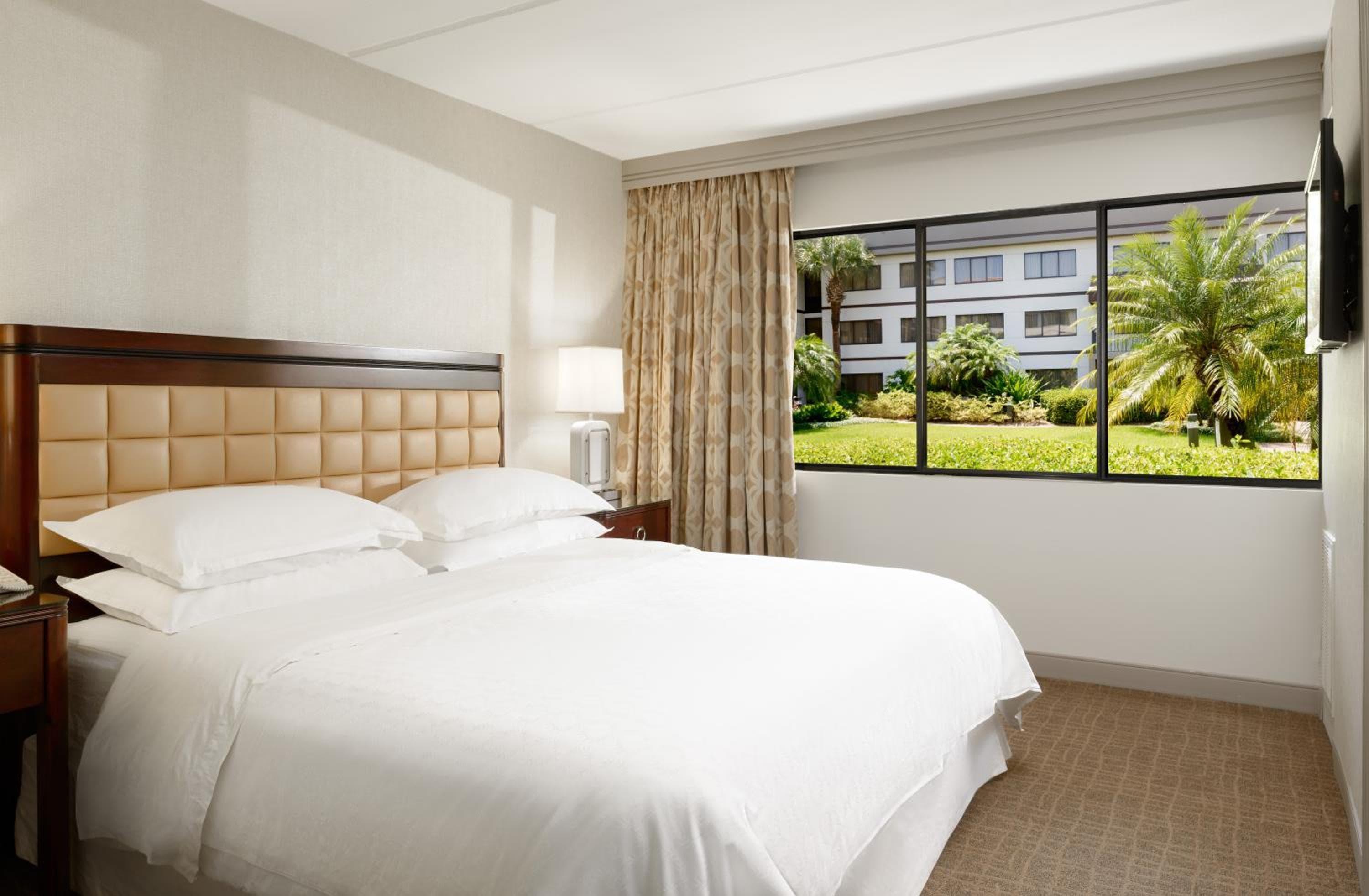 Sheraton Suites Orlando Airport Hotel — 10