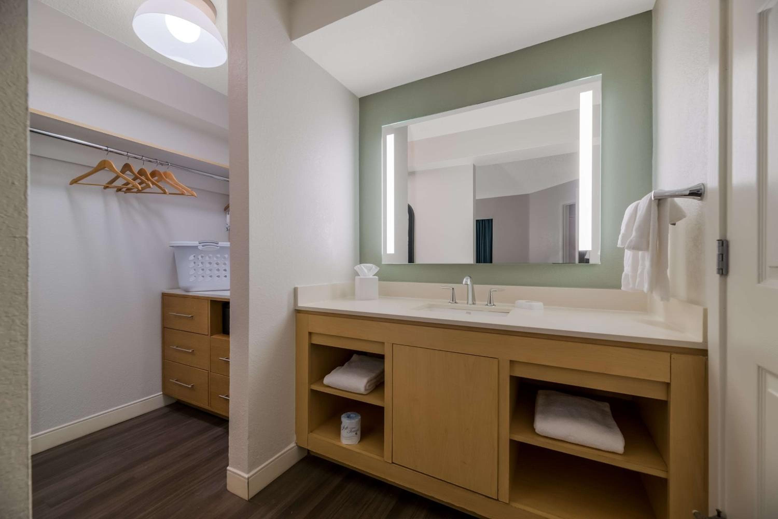 Sonesta ES Suites Orlando International Drive — 8