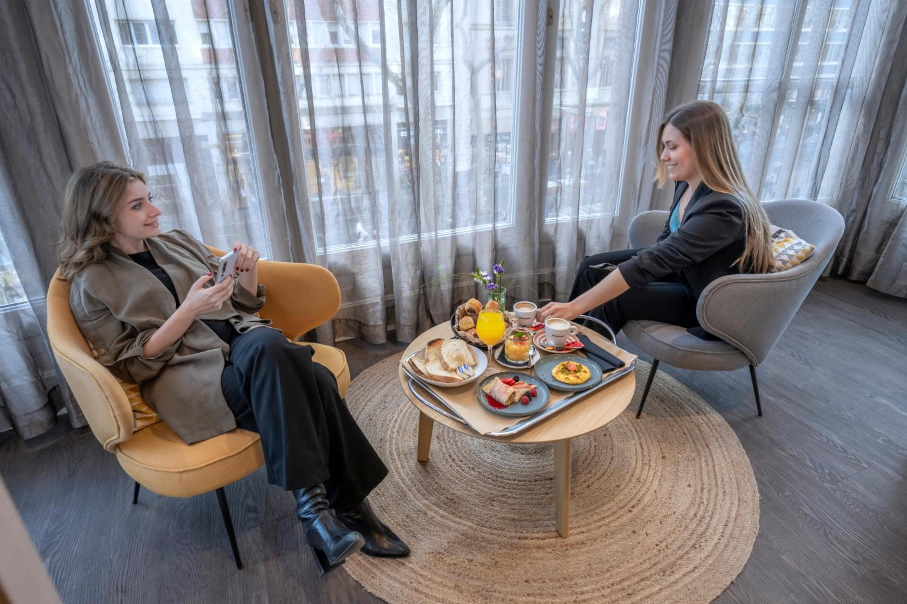 Hotel SERHS Rivoli Rambla — 28
