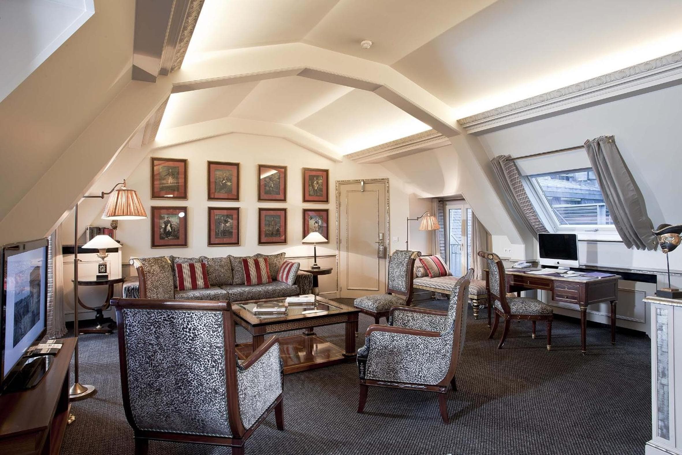 Hôtel Napoleon Paris — 14