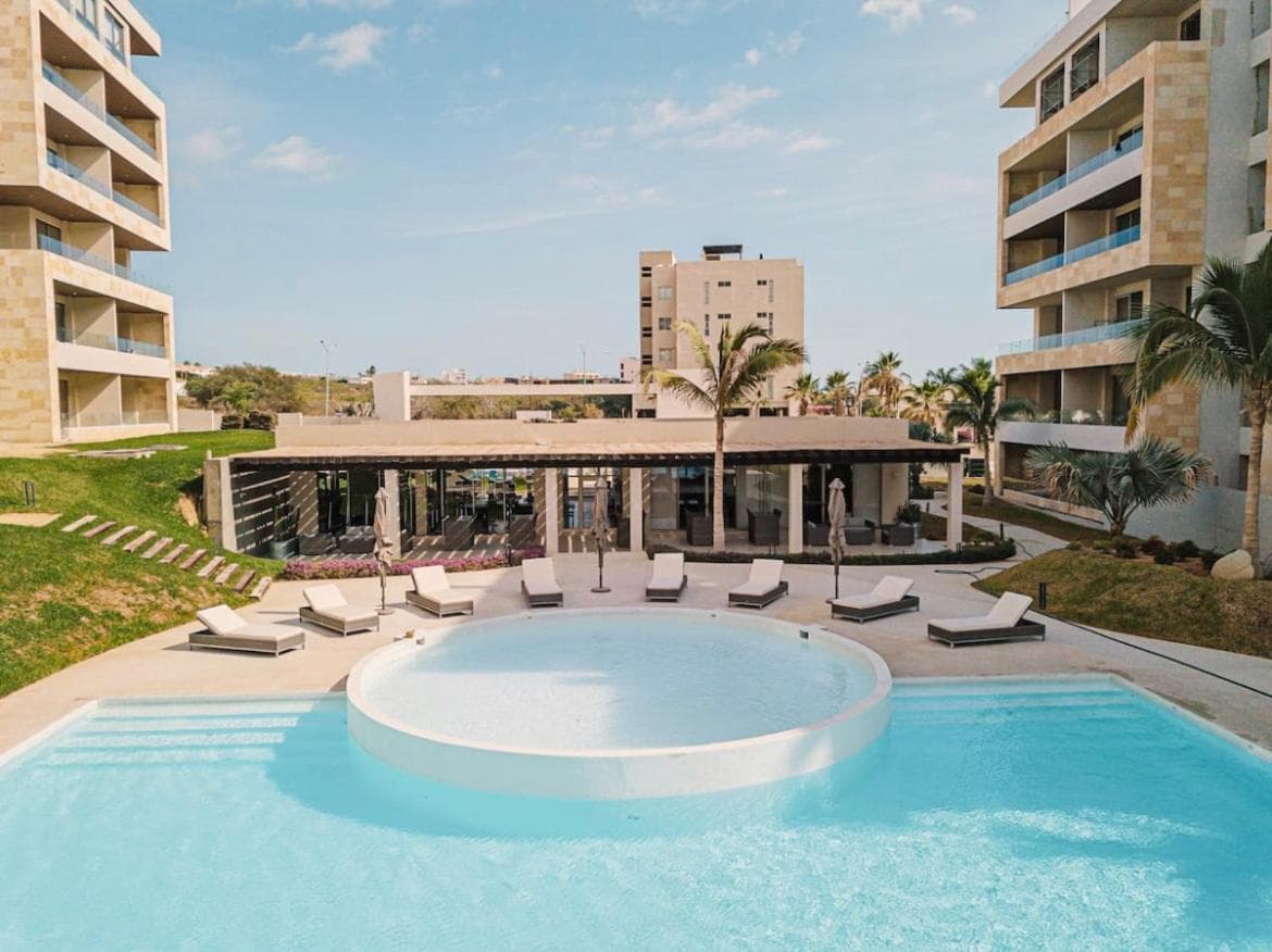 Precioso estudio con balcón, gran ubicación en Cabo San Lucas - Estacionamiento gratis — 6