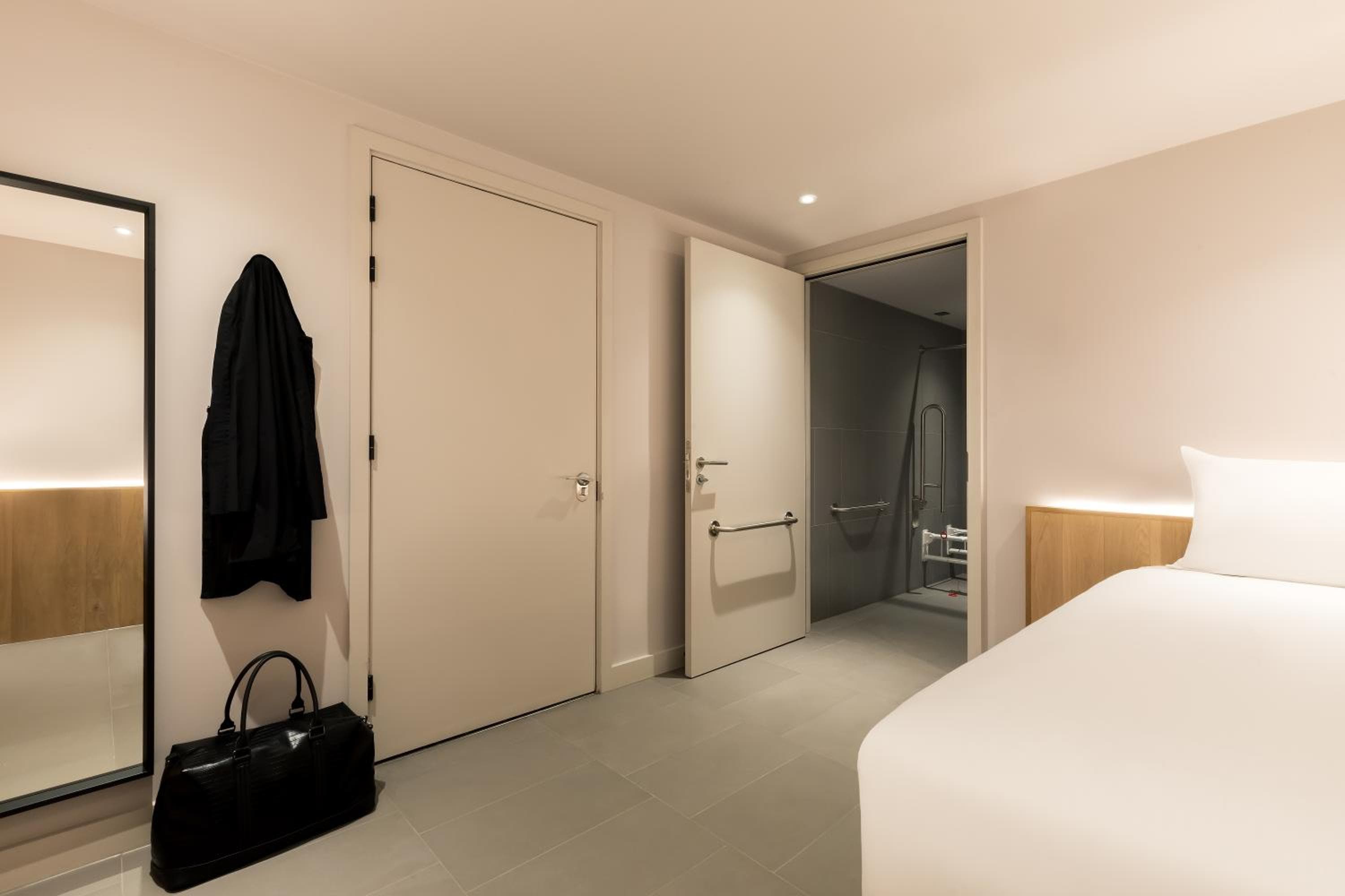 Zedwell Underground Hotel Tottenham Court Rd — 15