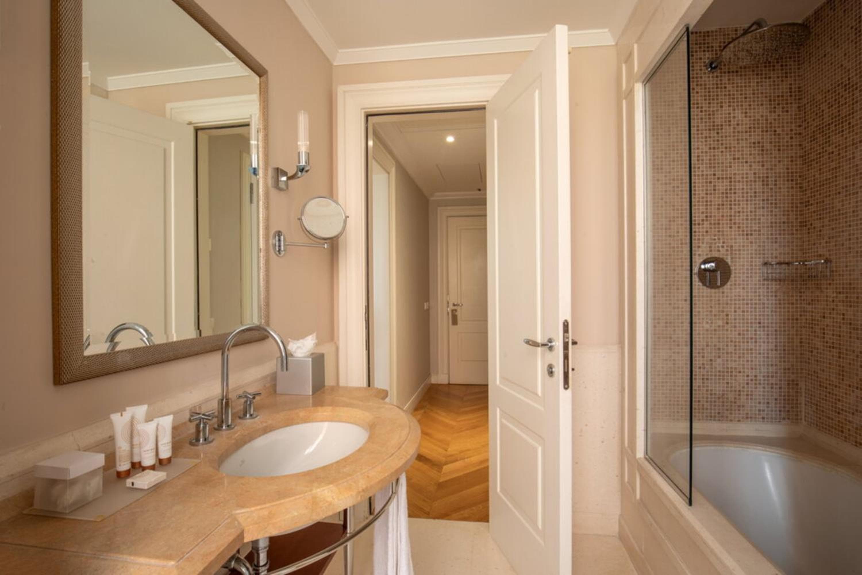 Hotel Rose Garden Palace Roma by OMNIA — 9