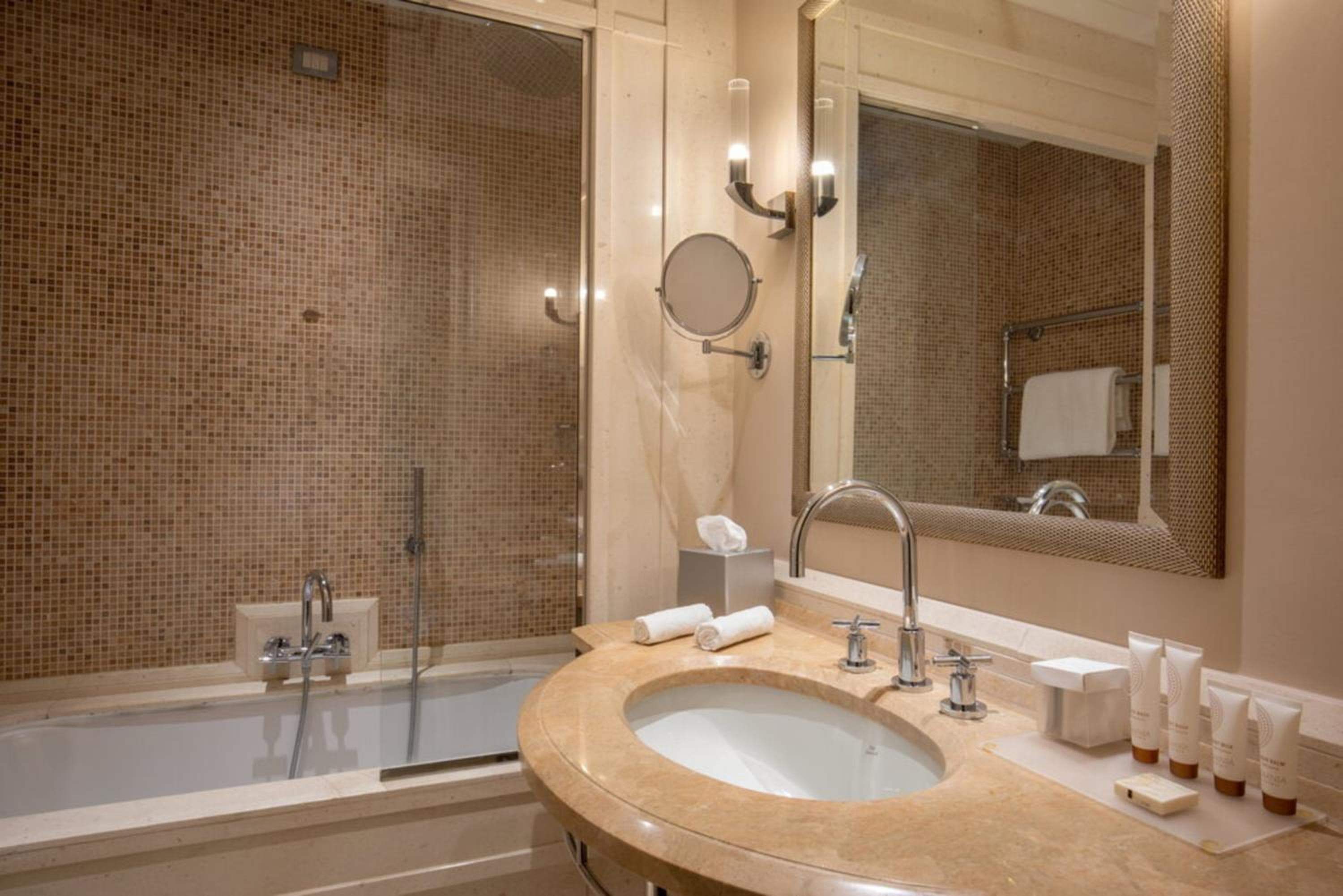 Hotel Rose Garden Palace Roma by OMNIA — 21