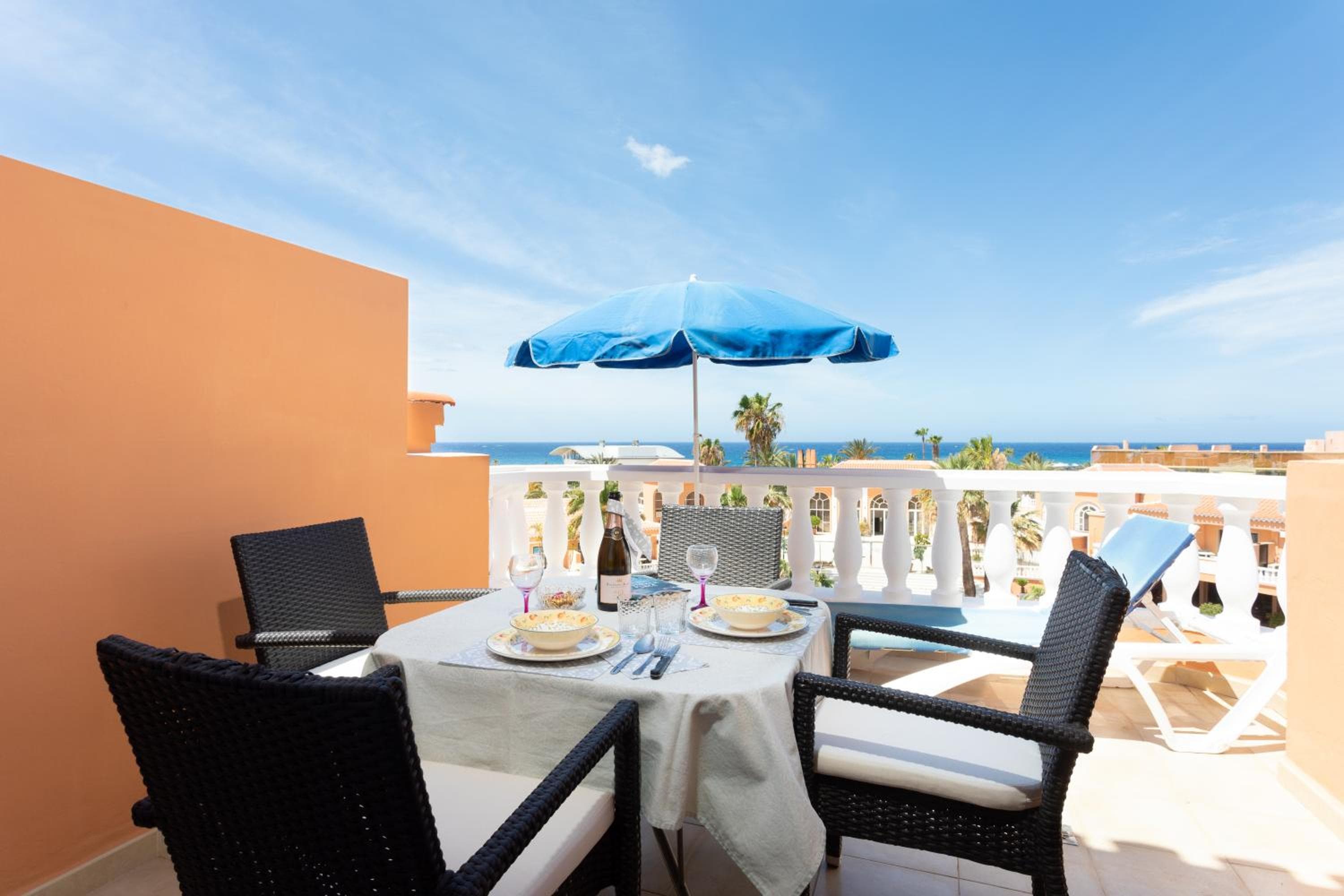 Apartment Playa Las Vistas 2 with breathtaking sea view, only 100 m to the sea, heated pool, aircondition for a fee, wifi — 4