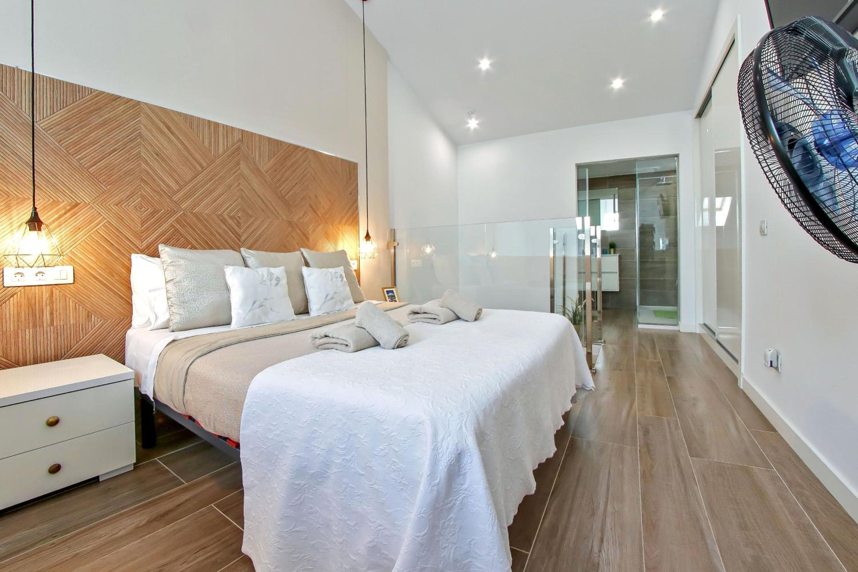 Amazing Maisonette with a Sea View and a Pool Access — 1