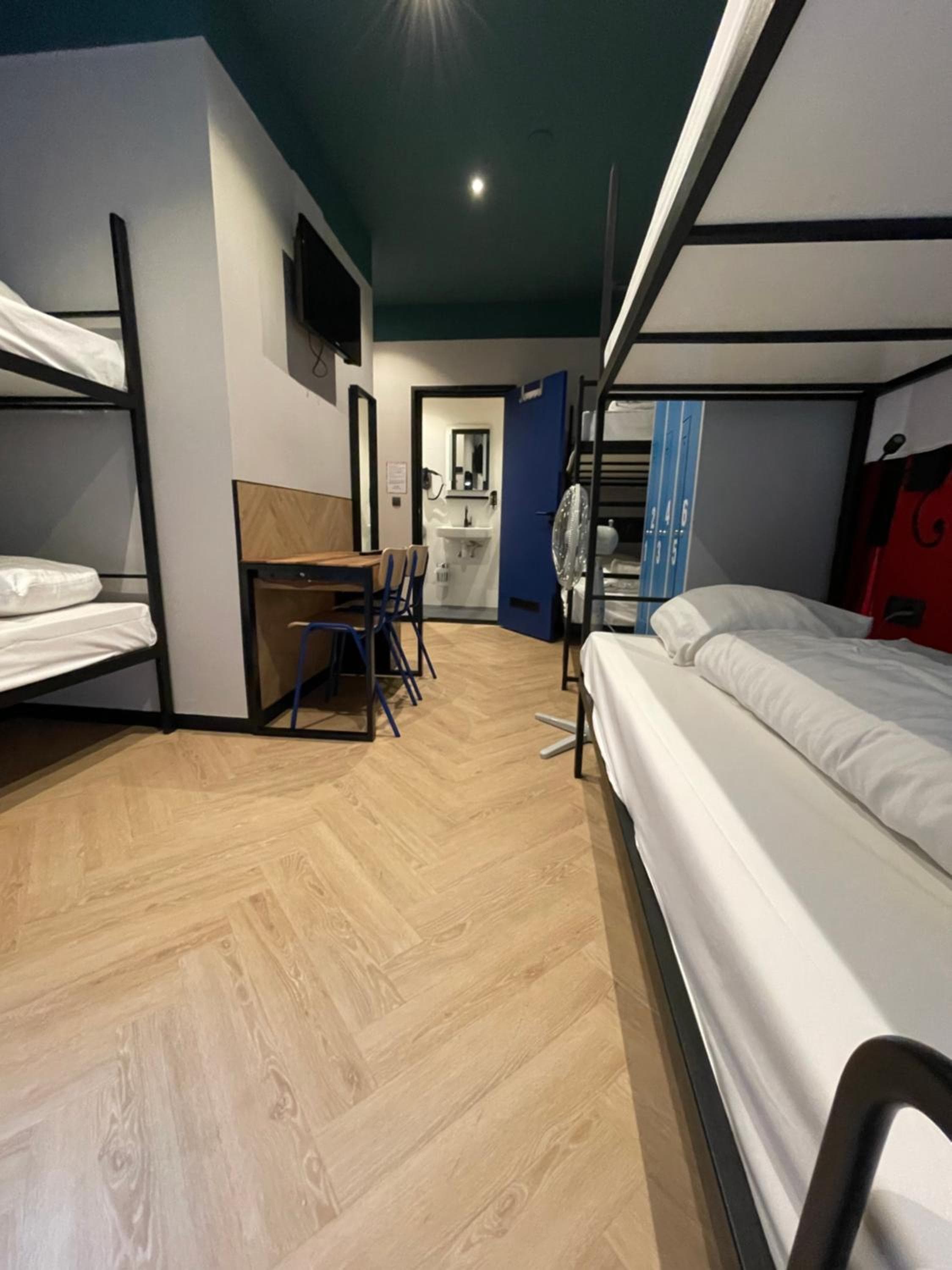 Heart of Amsterdam Hostel — 10