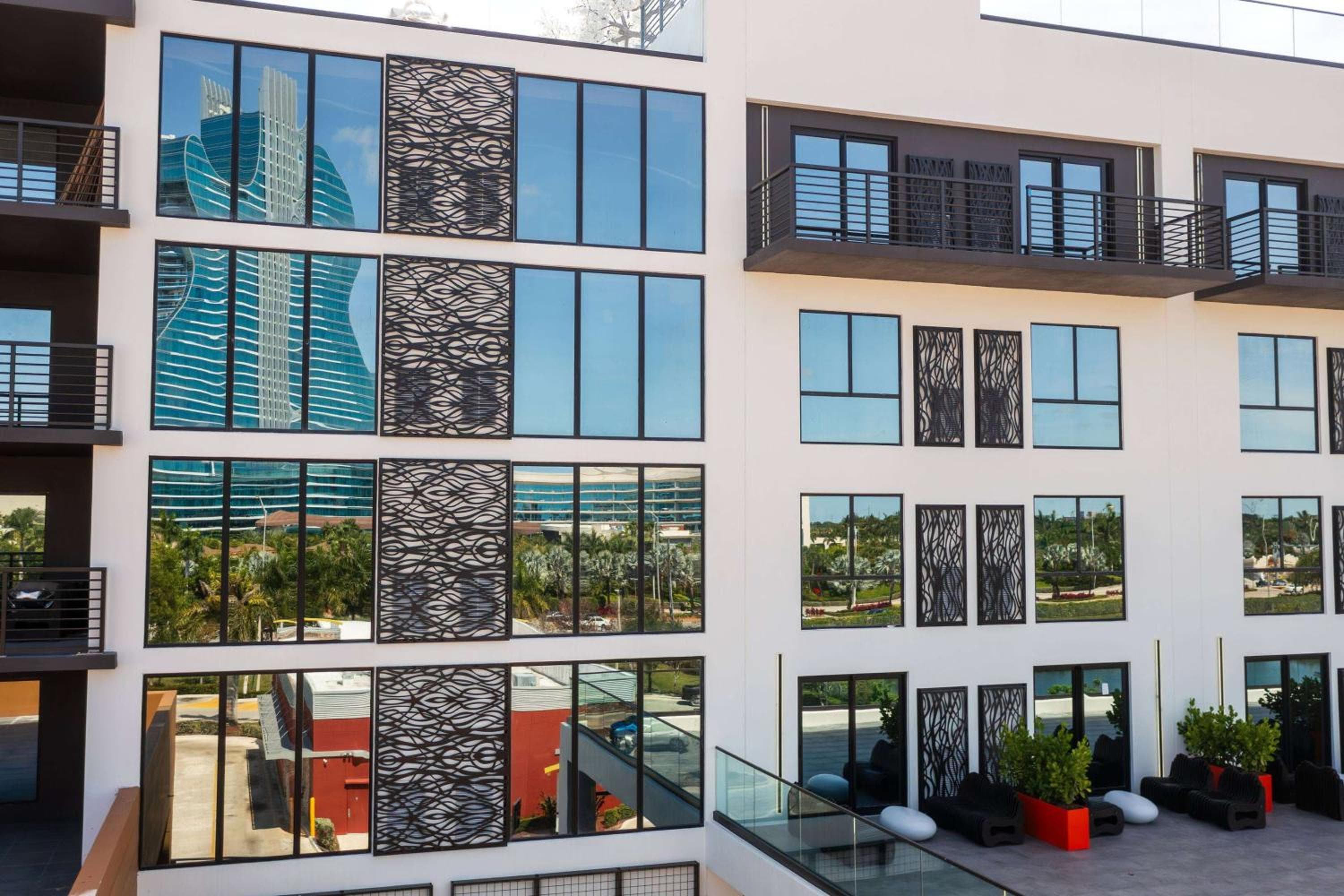 Dolce by Wyndham Hollywood — 1