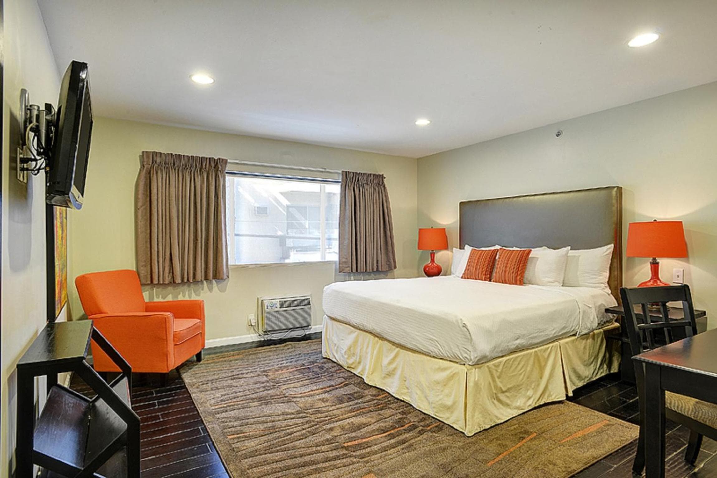 Shelter Hotel Los Angeles — 13