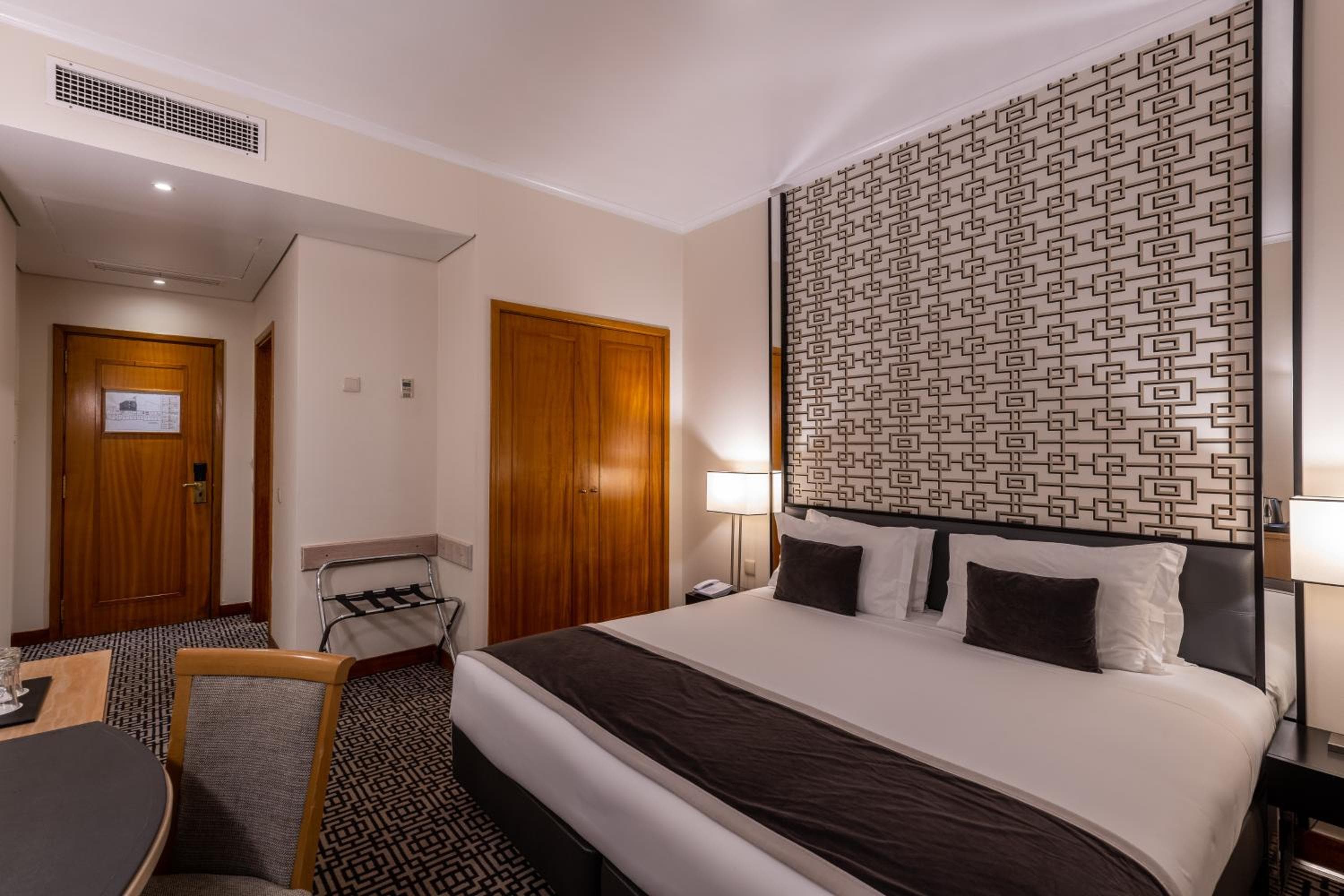 Hotel Mundial — 28