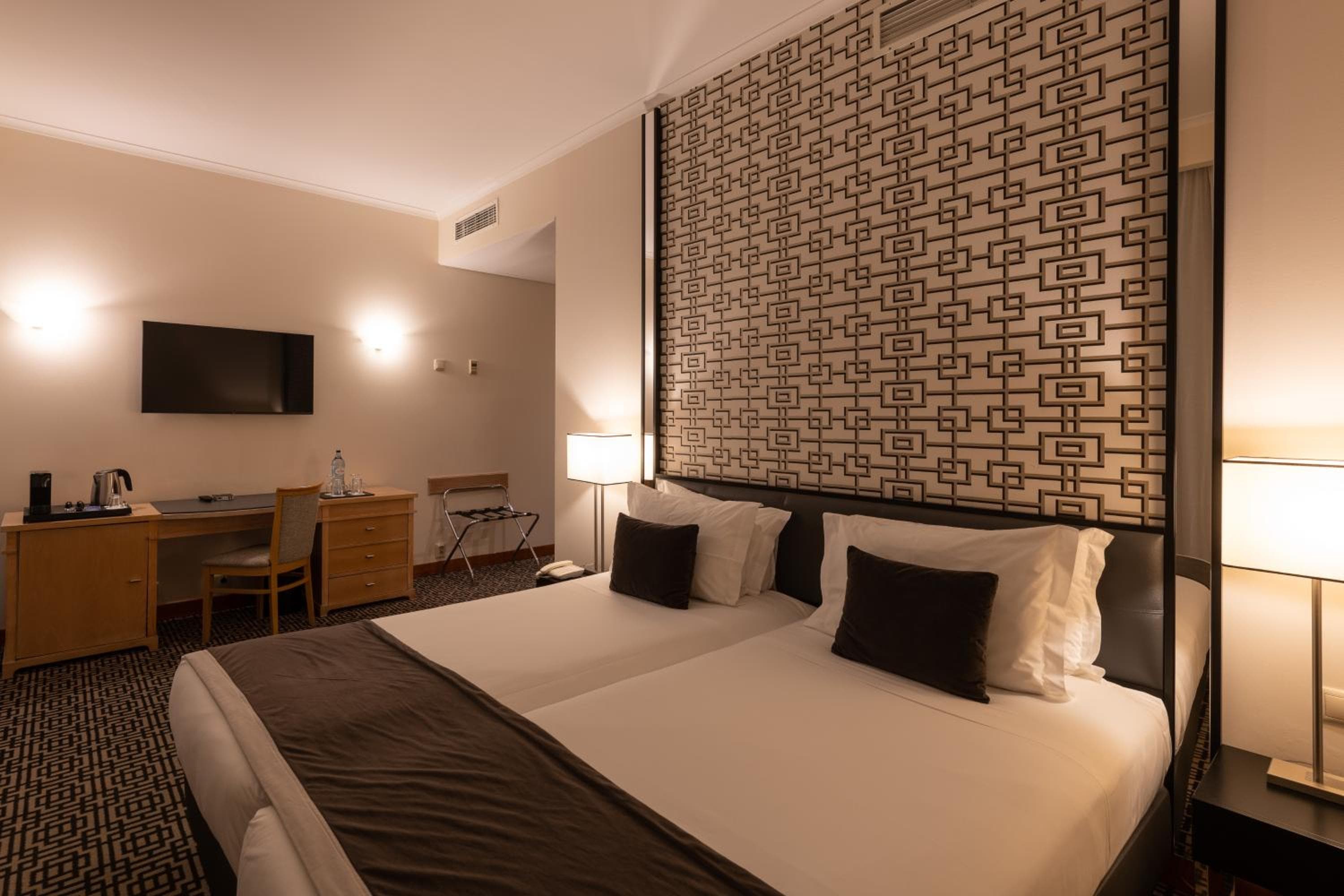 Hotel Mundial — 26