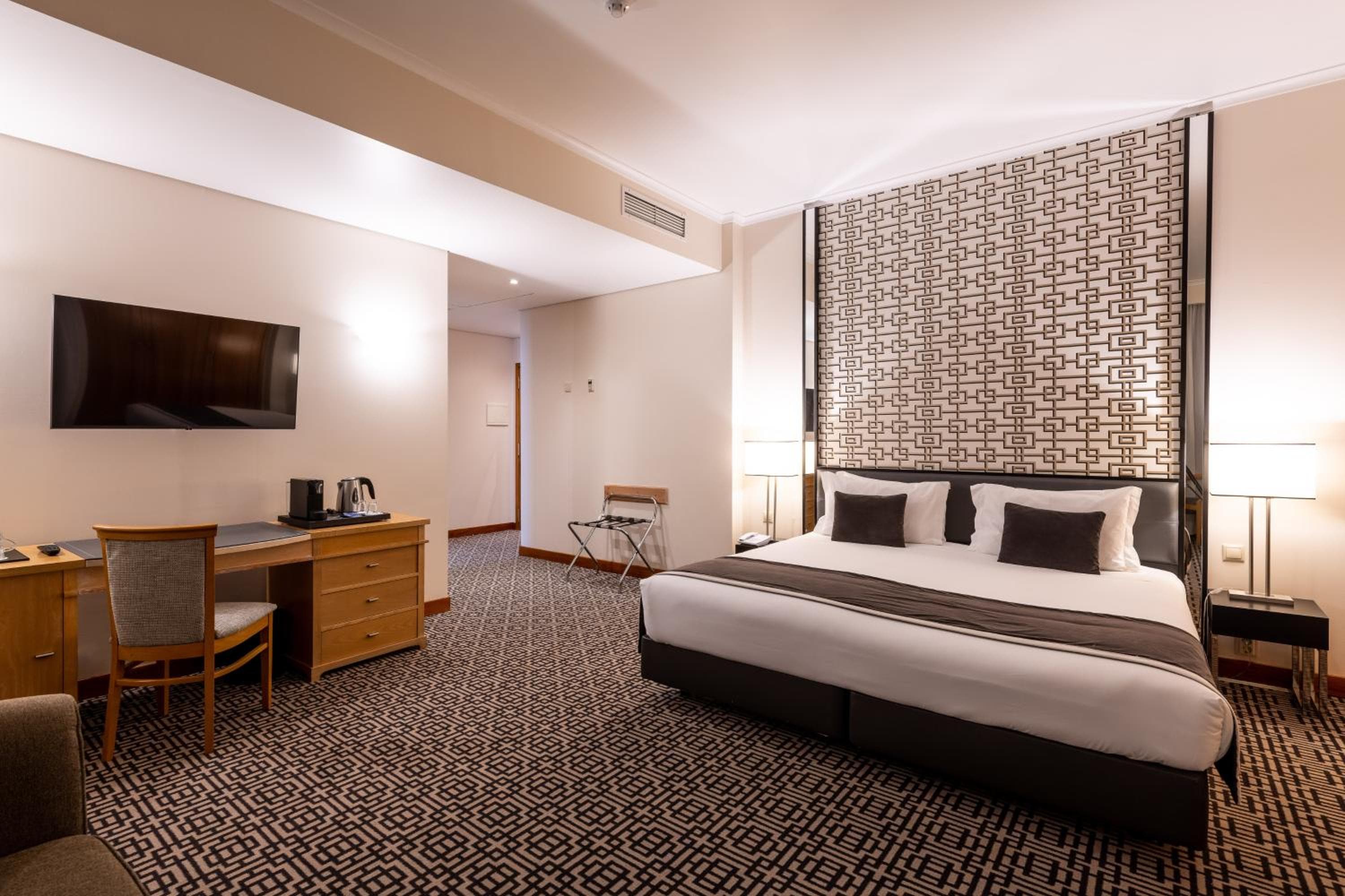 Hotel Mundial — 23