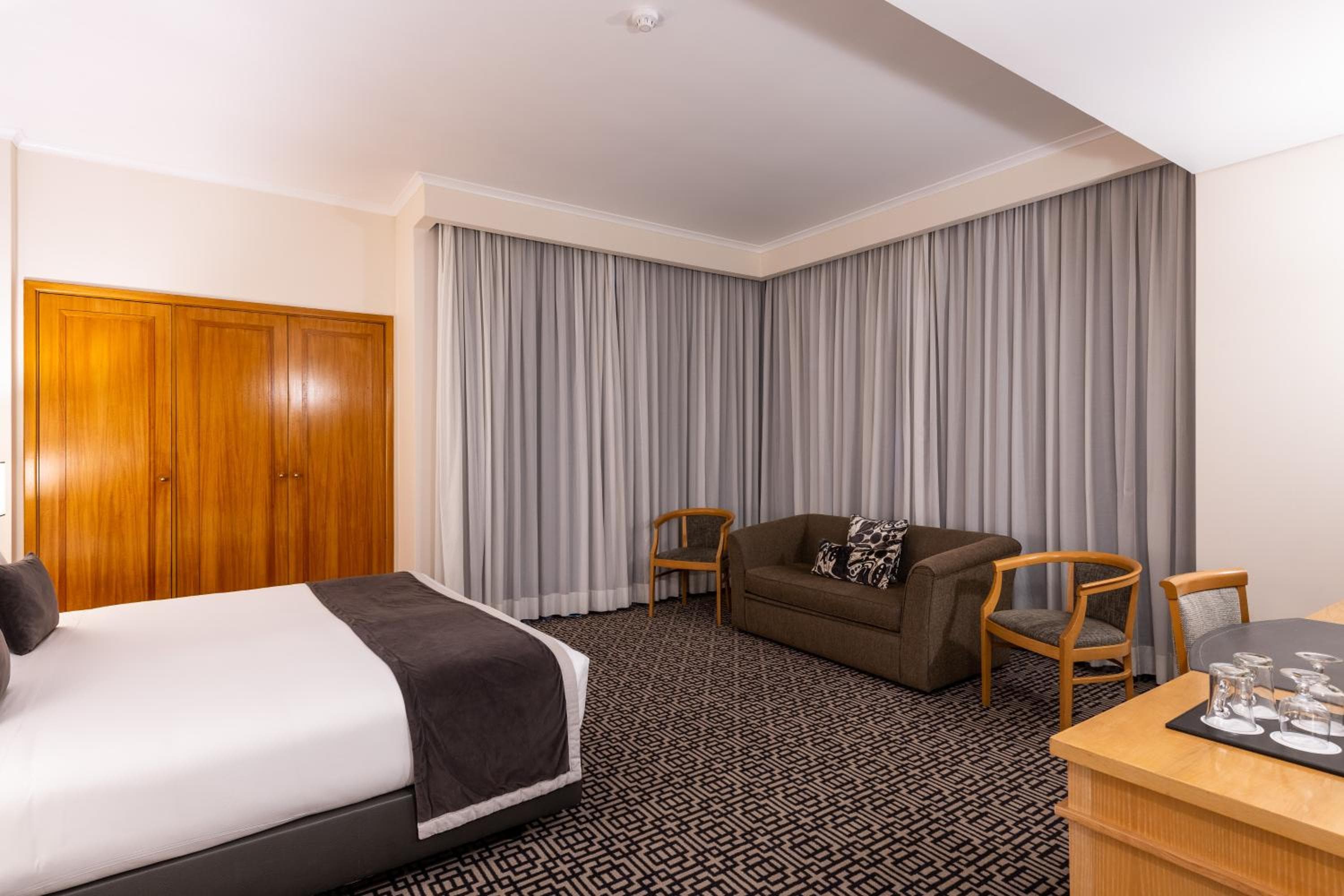 Hotel Mundial — 24