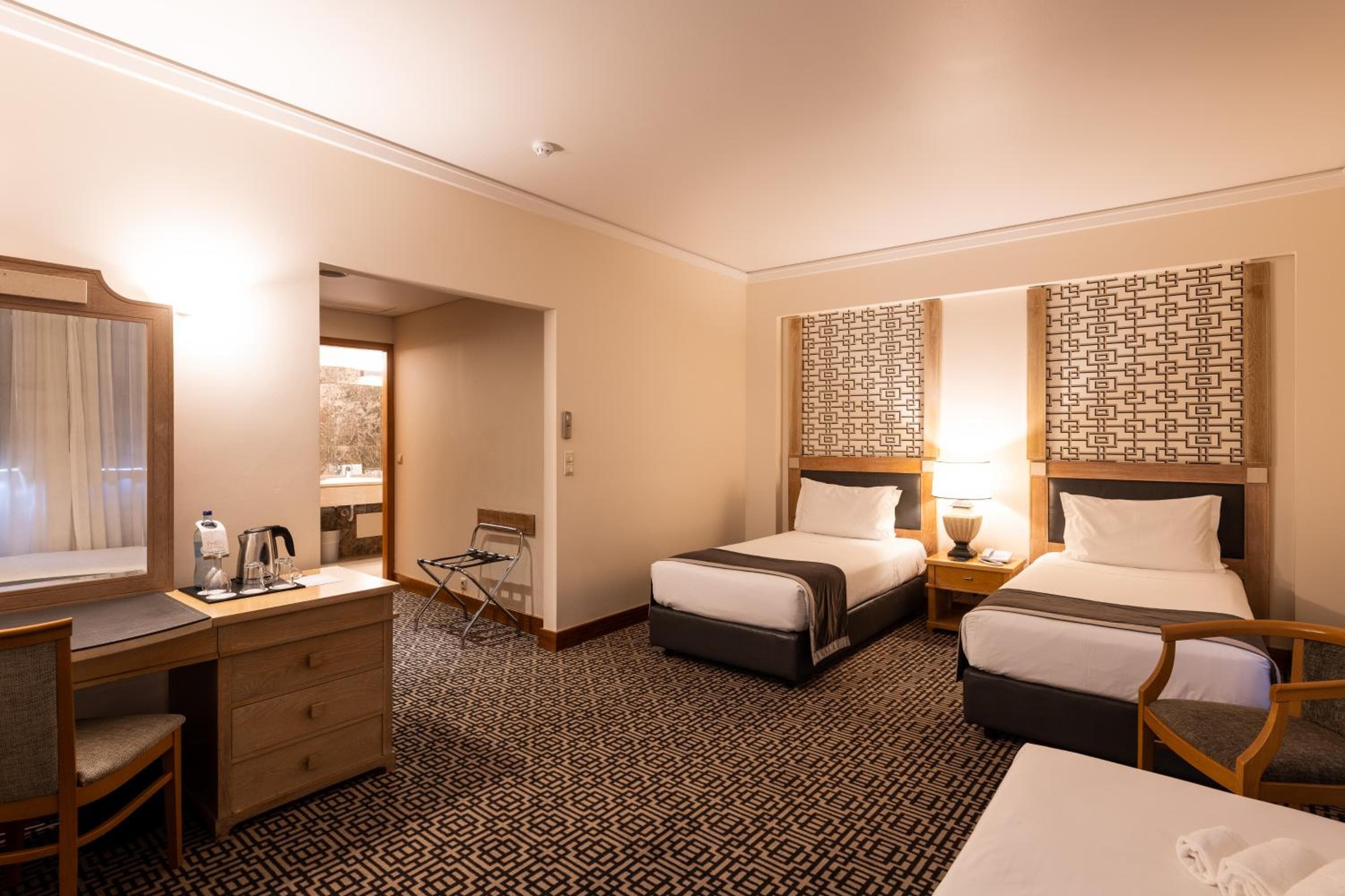 Hotel Mundial — 10