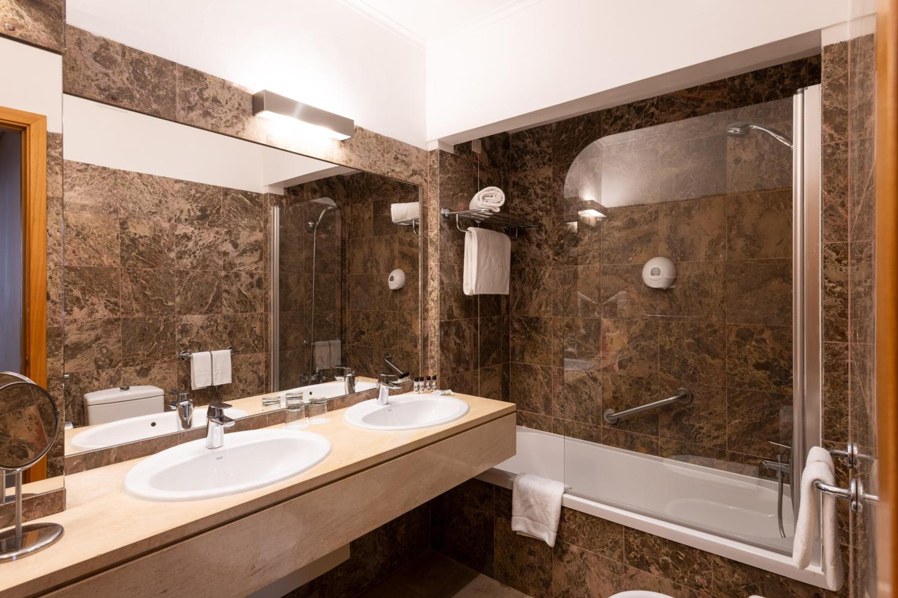 Hotel Mundial — 21
