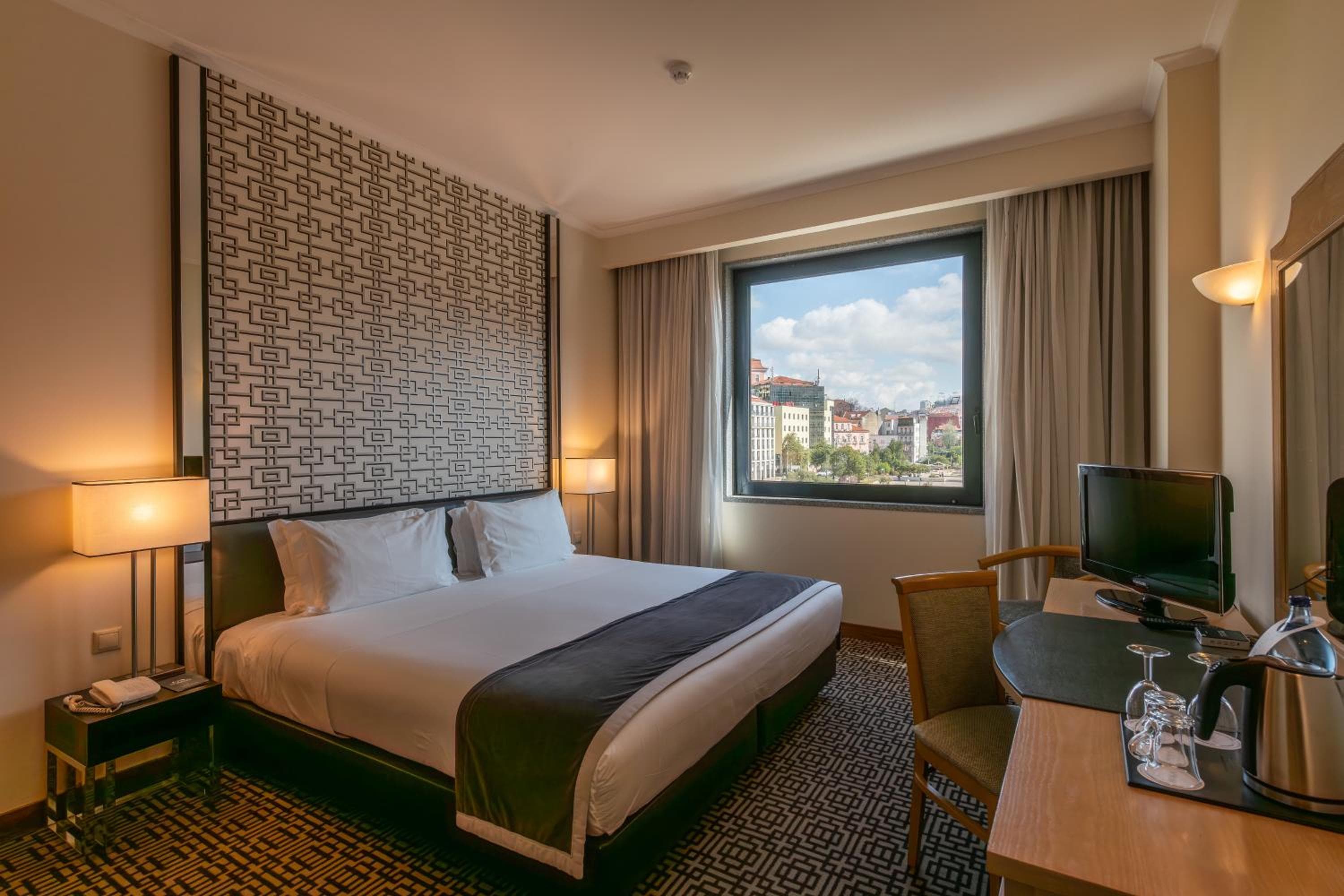 Hotel Mundial — 16