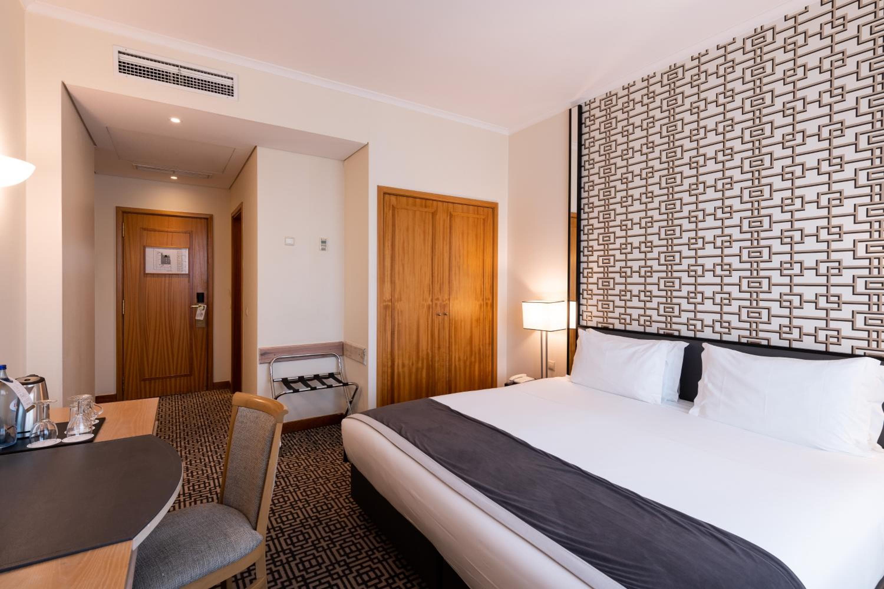 Hotel Mundial — 18