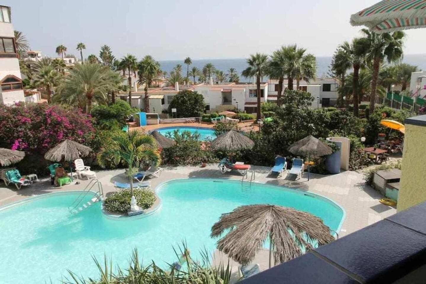 Apartamento con piscina climatizada y vista al mar — 1