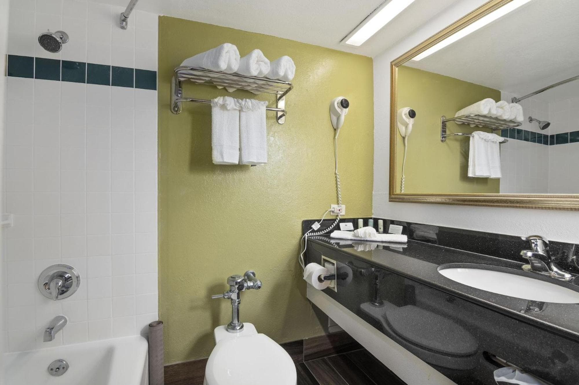 Quality Inn Airport - Puerto de cruceros — 15