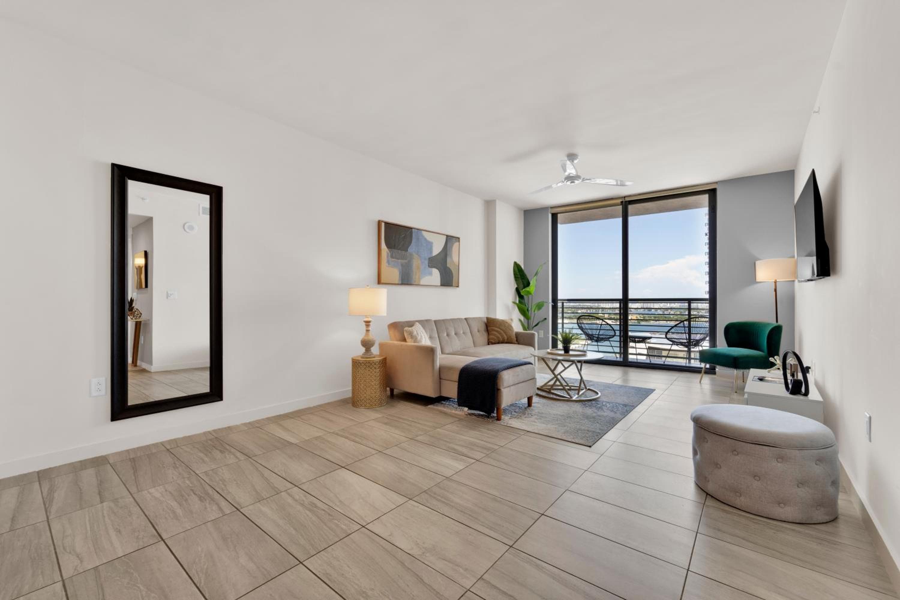 TR Miami Luxury de un dormitorio y estudios — 11
