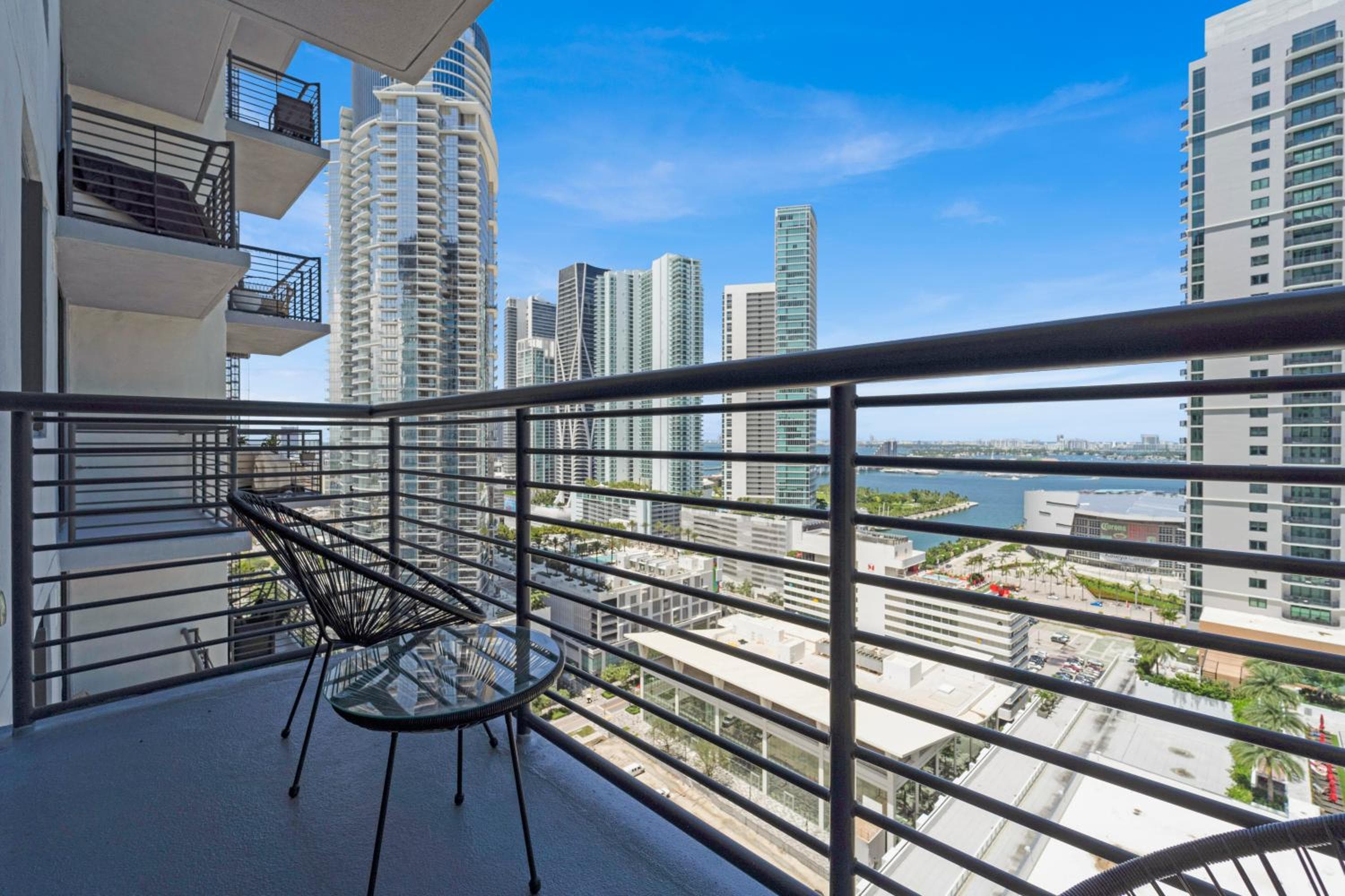 TR Miami Luxury de un dormitorio y estudios — 30