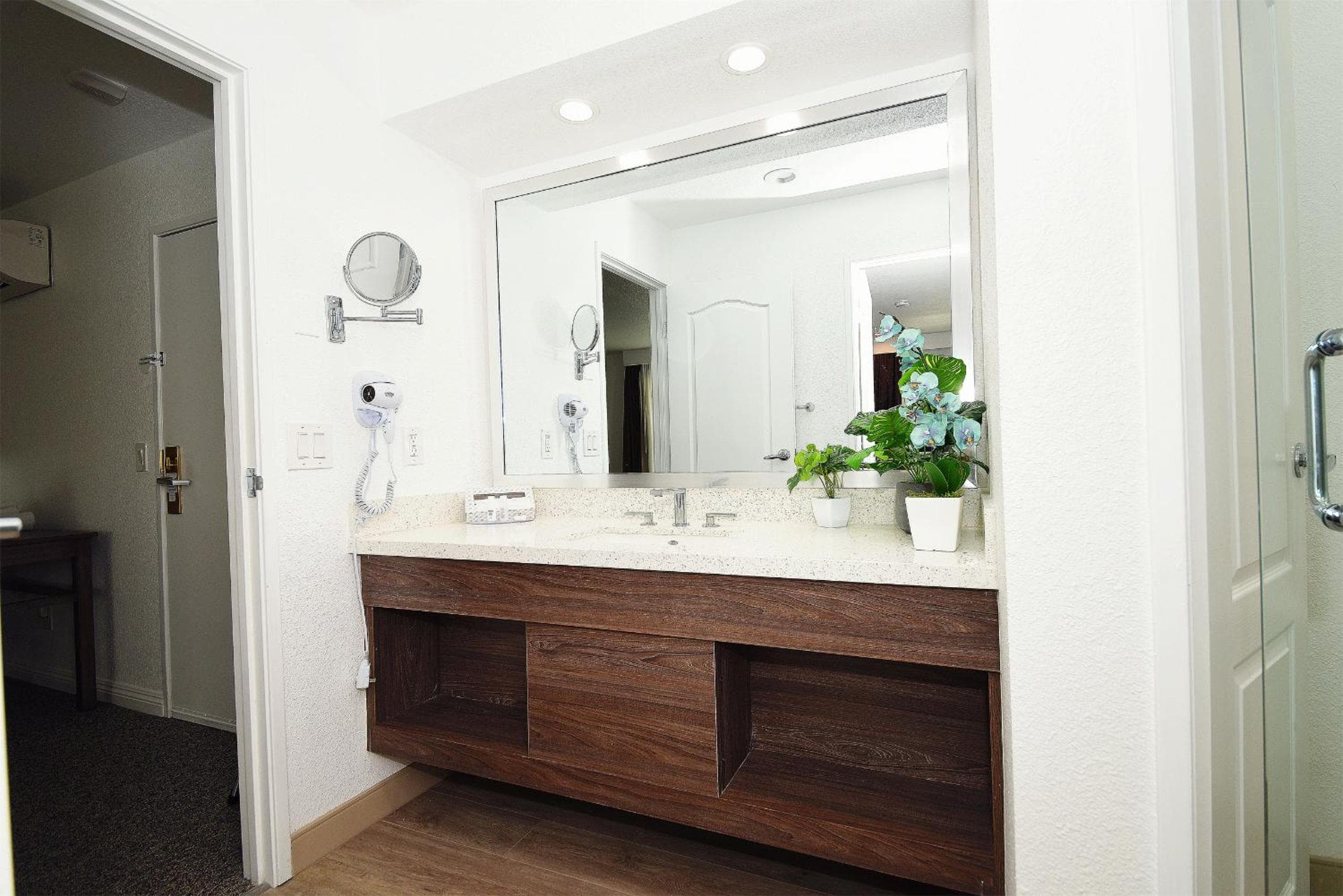 Serene Vegas Boutique Hotel Las Vegas — 26
