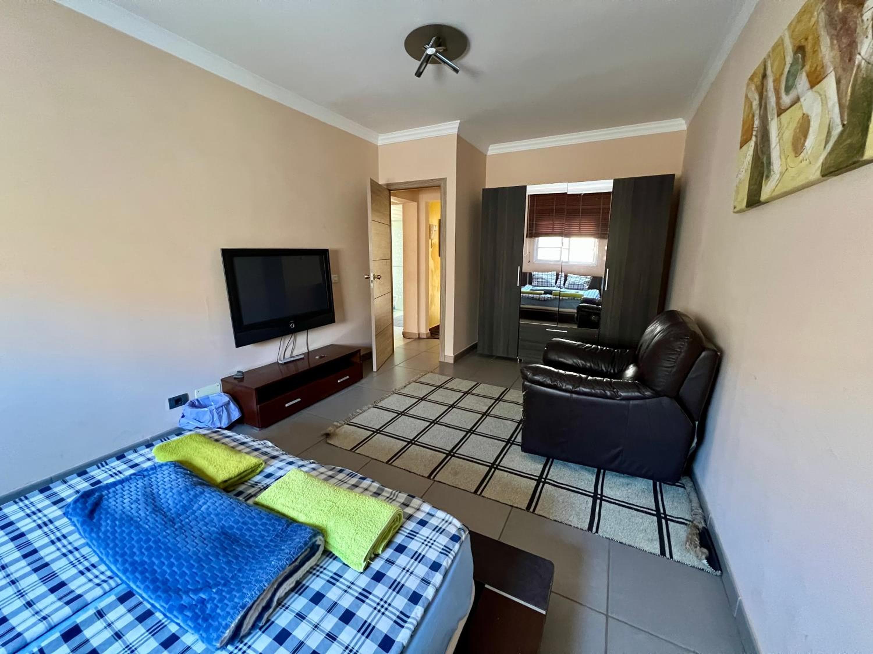 "Flora B&B "- Rooms in Privat Home Habitaciones en una casa privada — 5