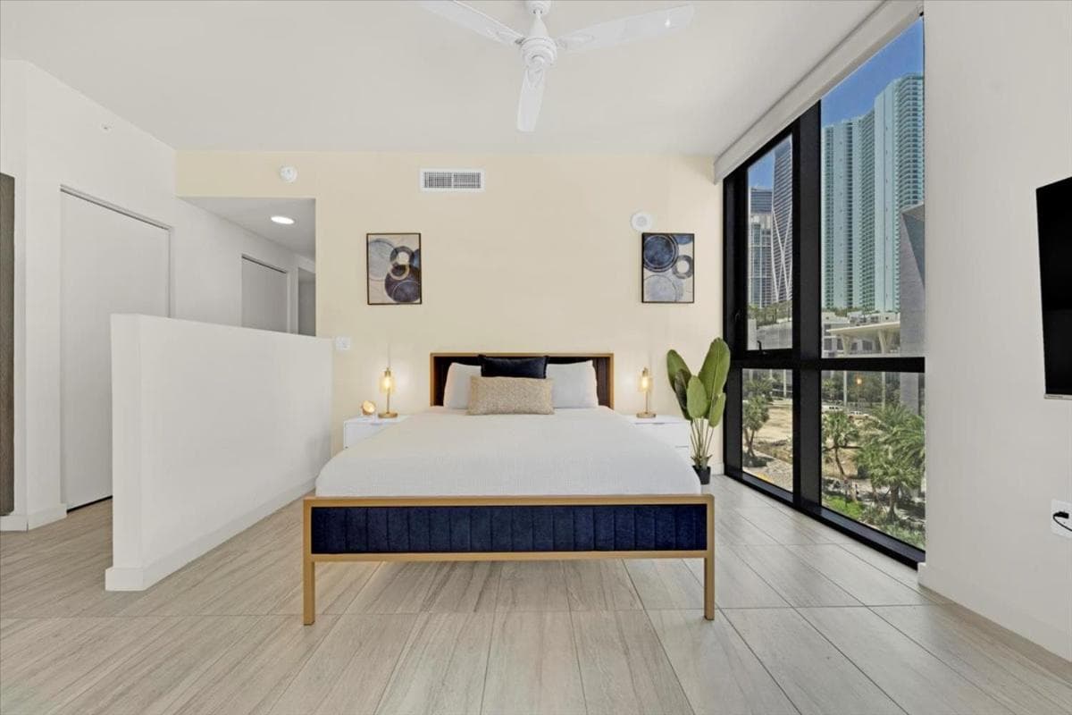 TR Miami Luxury de un dormitorio y estudios — 18