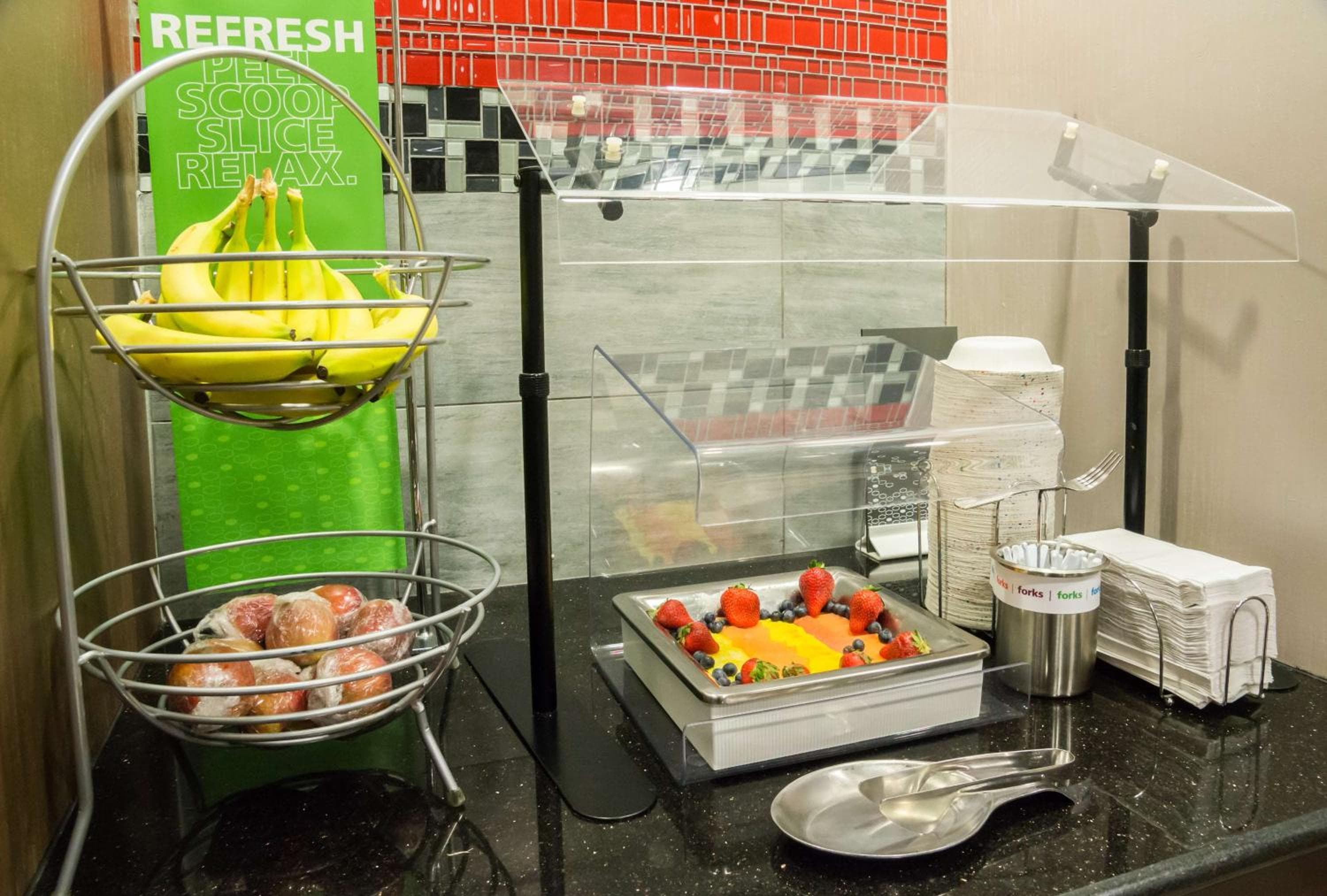 Hampton Inn & Suites Orlando-John Young Parkway/South Park — 5