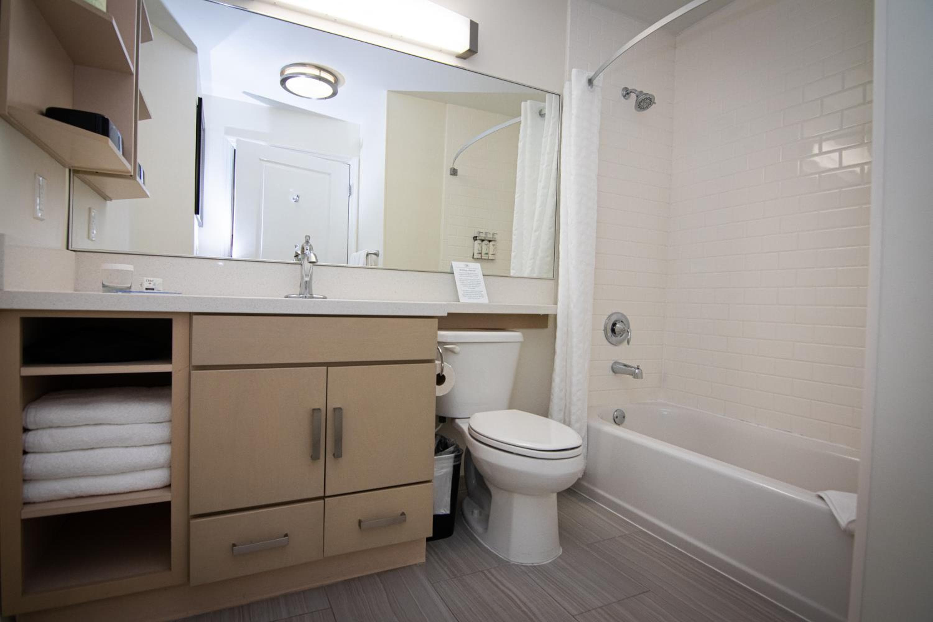 Candlewood Suites Miami Intl Airport - 36th St, un hotel IHG — 24