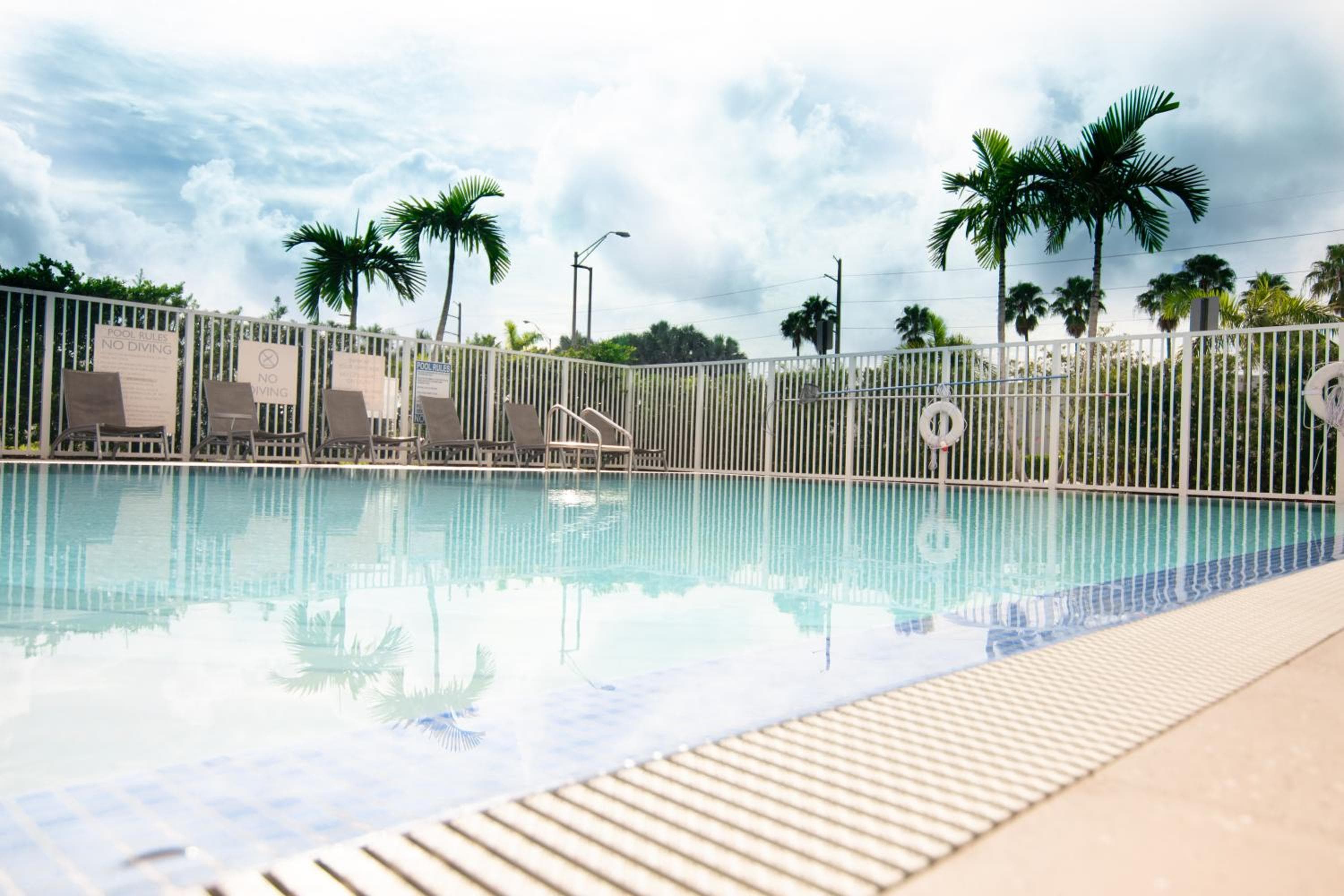 Candlewood Suites Miami Intl Airport - 36th St, un hotel IHG — 3