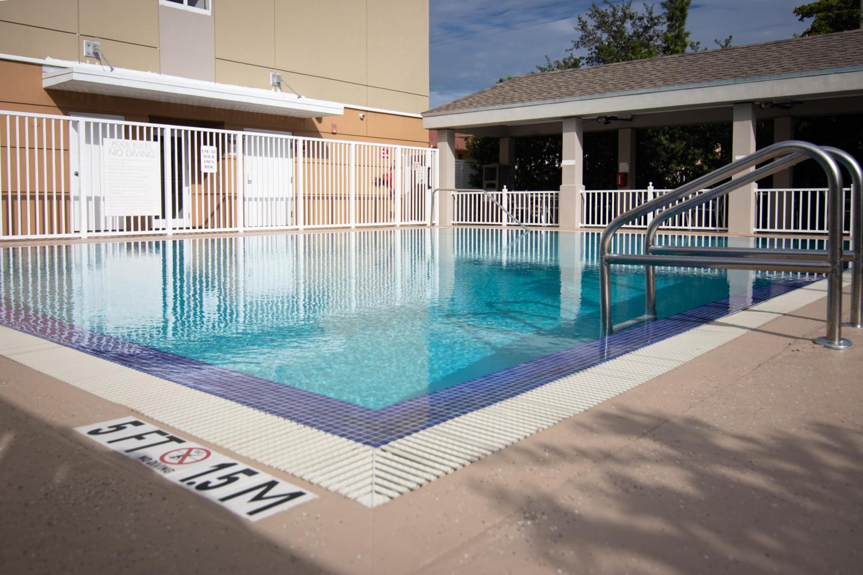 Candlewood Suites Miami Intl Airport - 36th St, un hotel IHG — 2