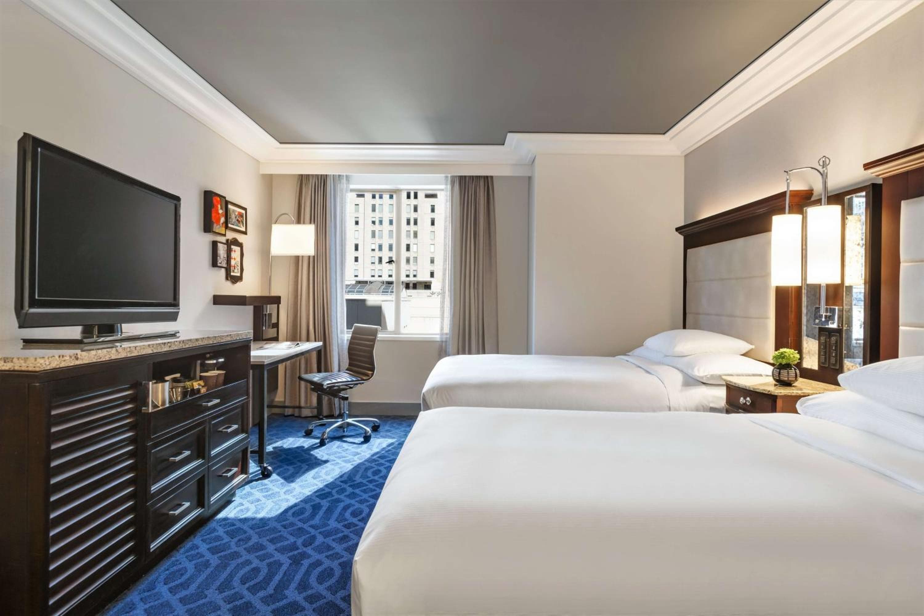 Hilton Dama di Los Angeles — 19