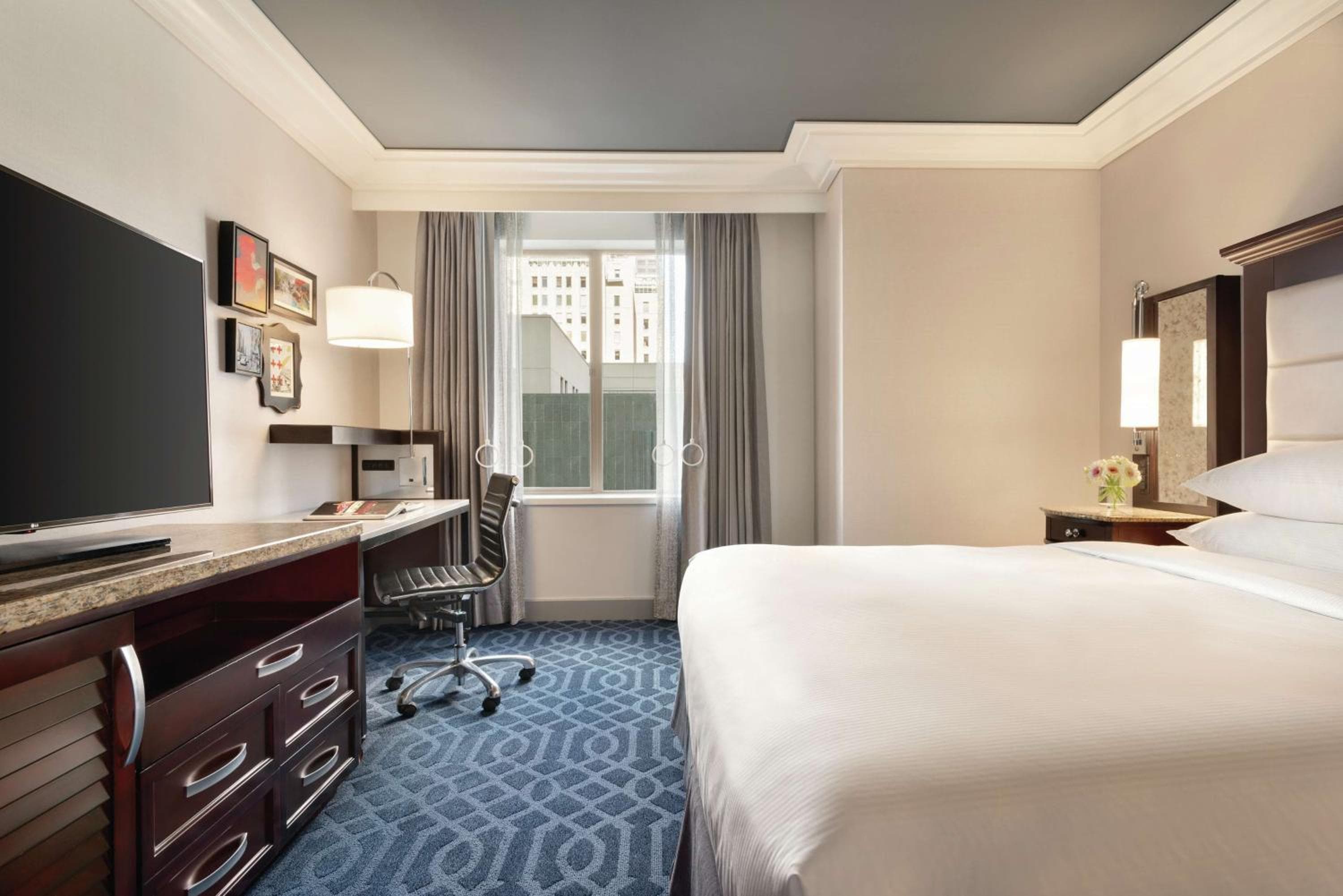 Hilton Dama di Los Angeles — 20