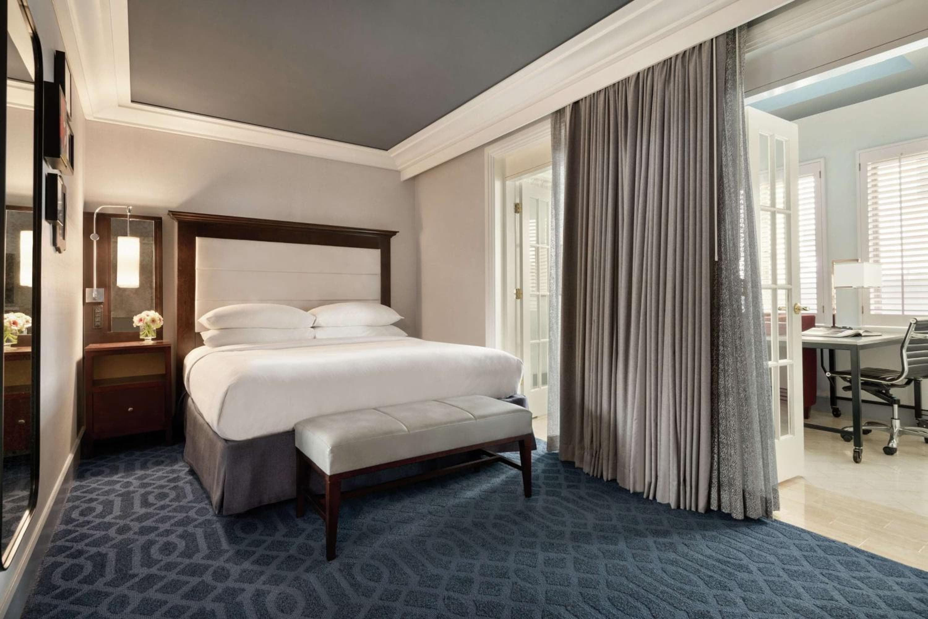 Hilton Dama di Los Angeles — 21