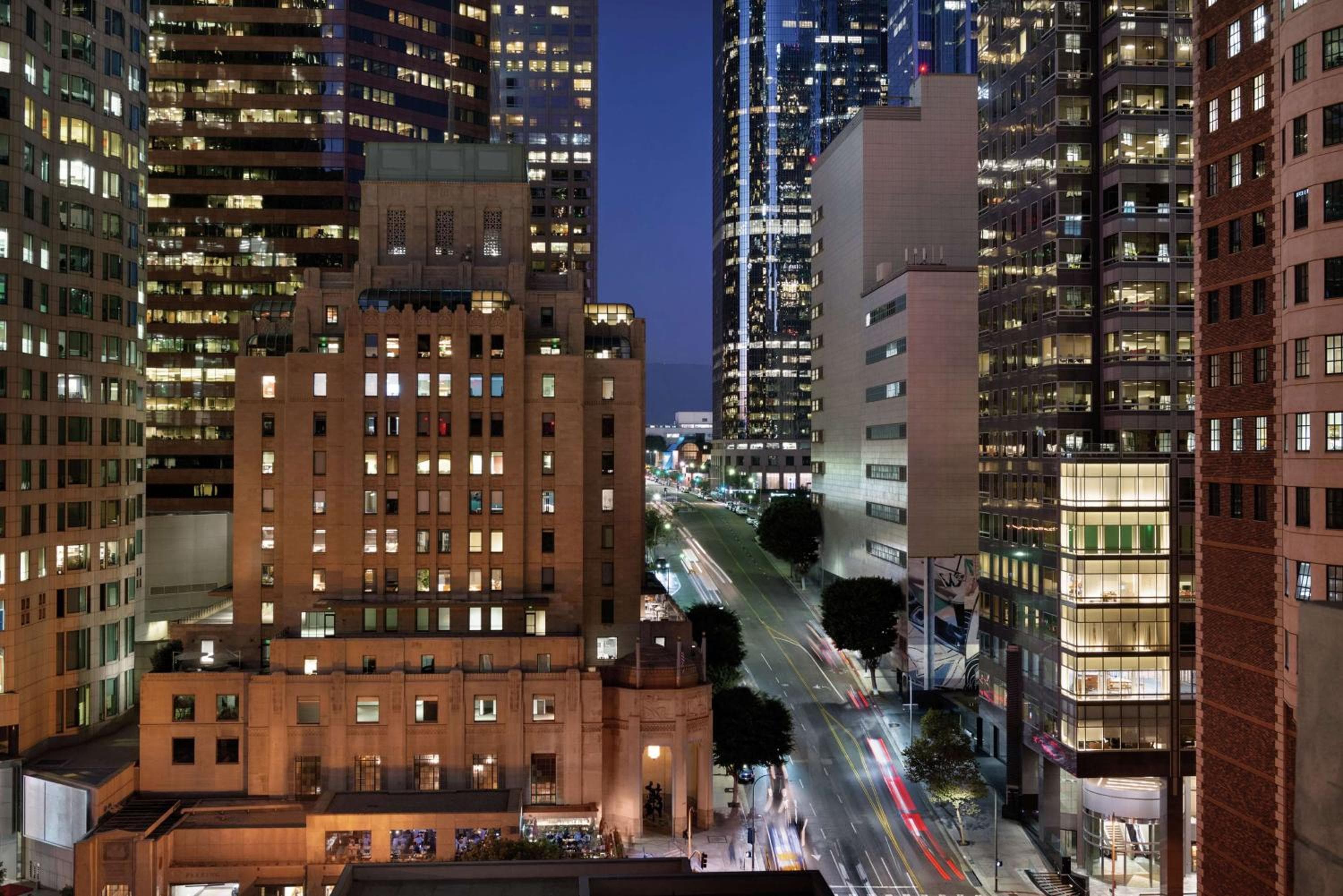 Hilton Dama di Los Angeles — 26