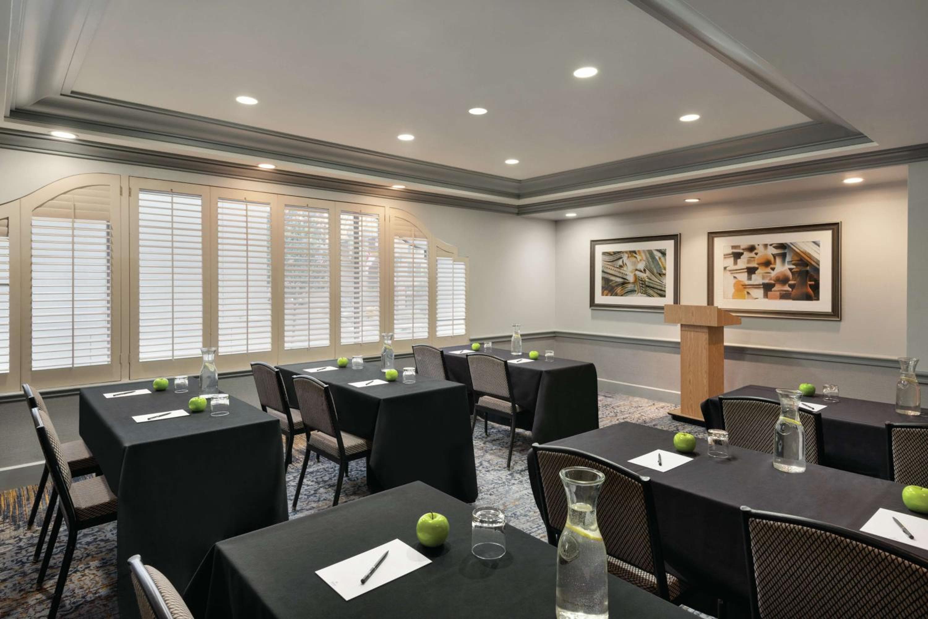 Hilton Checkers Los Angeles — 24