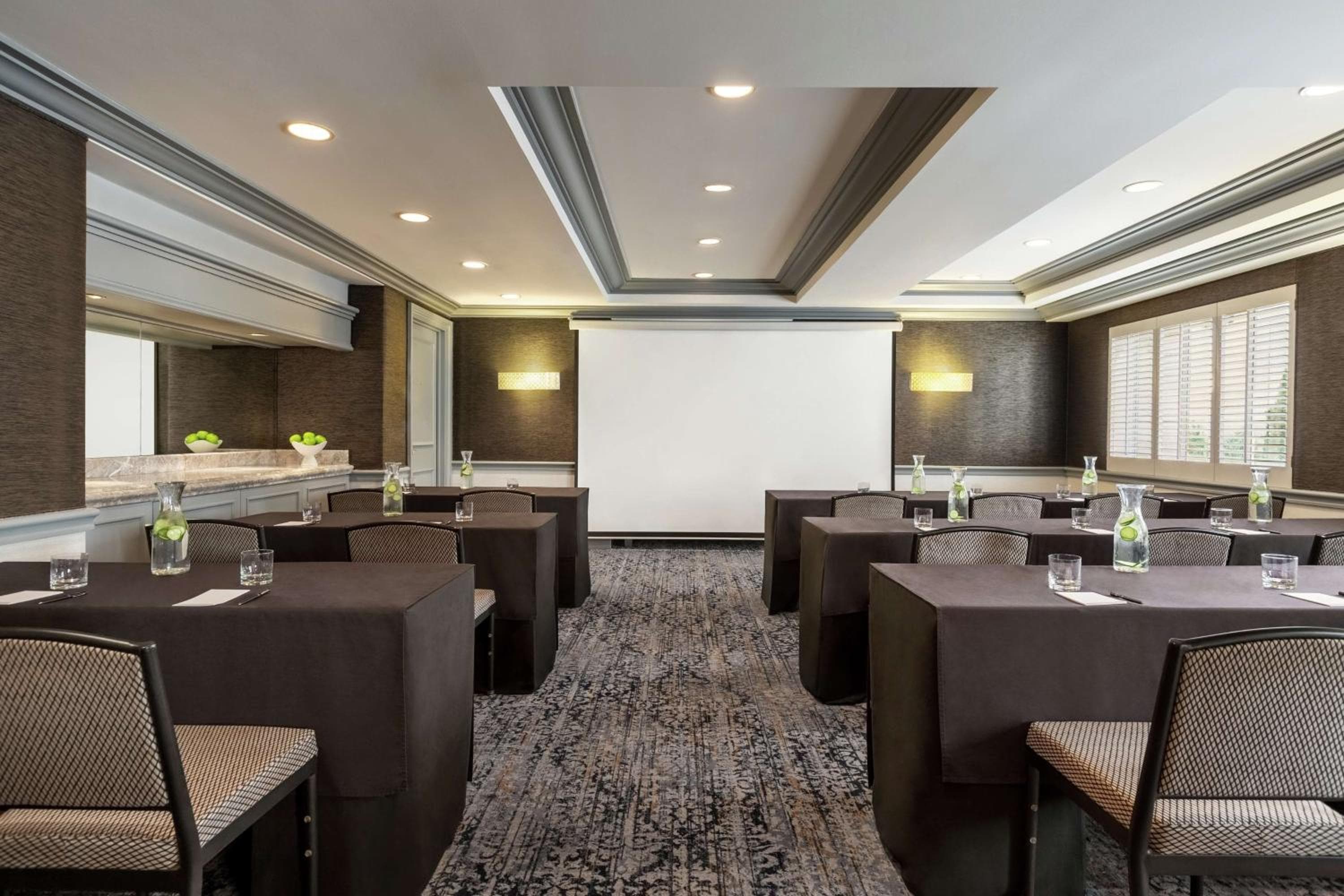 Hilton Checkers Los Angeles — 28