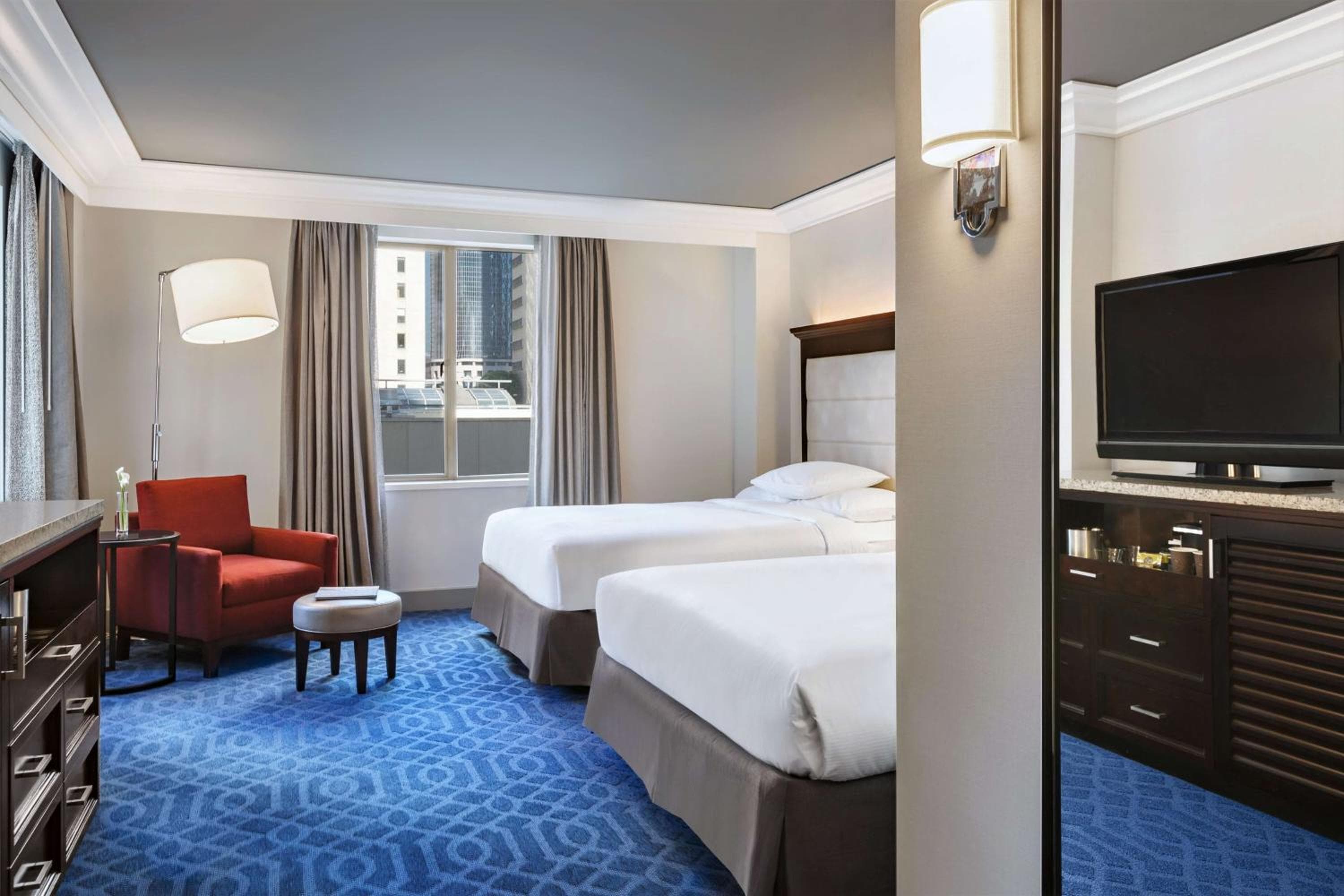 Hilton Dama di Los Angeles — 9