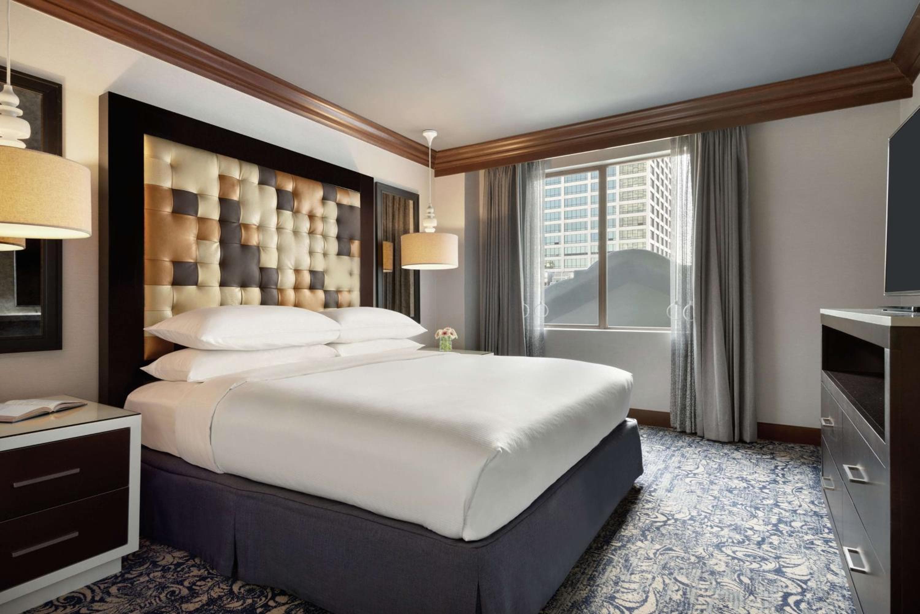 Hilton Dama di Los Angeles — 10