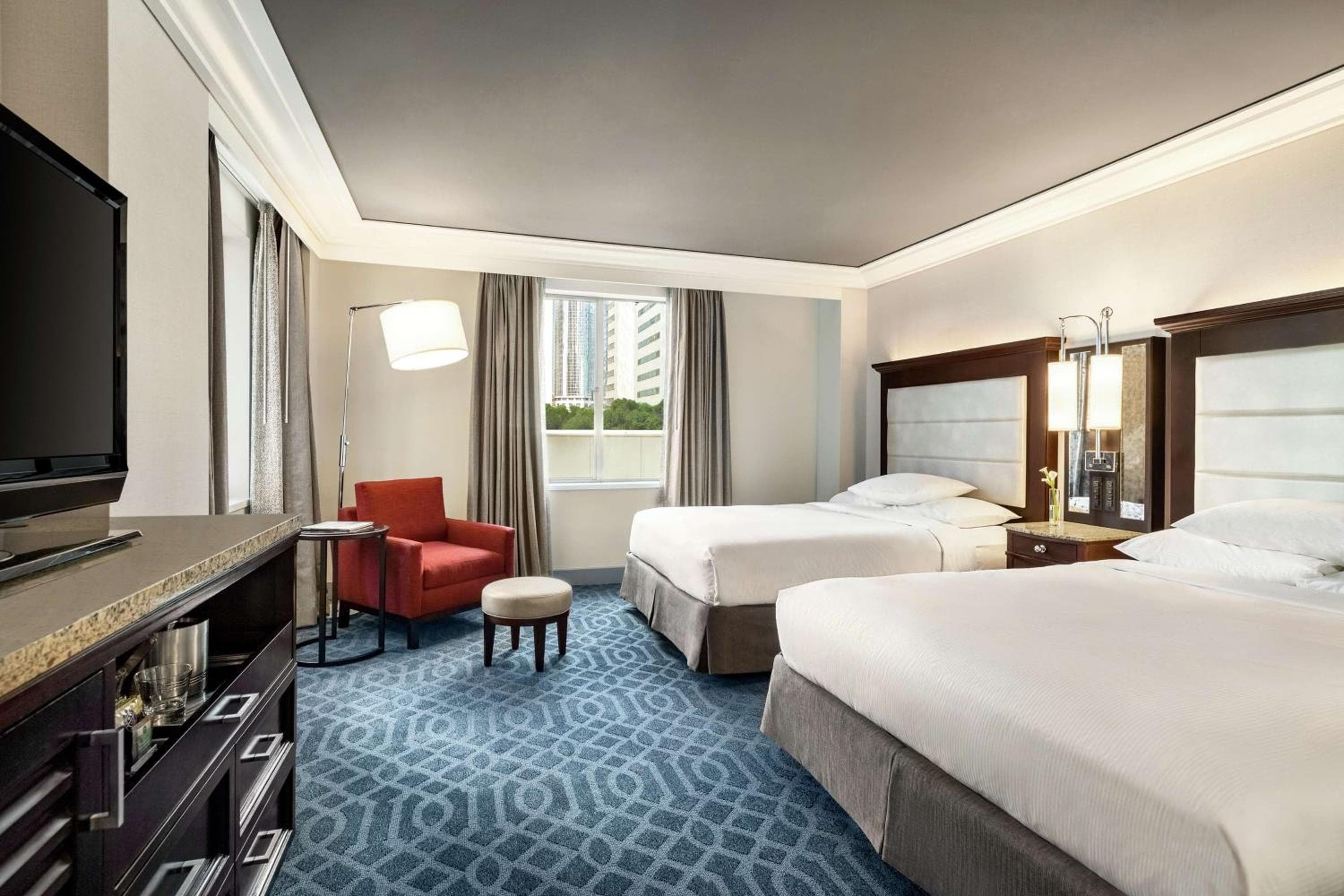 Hilton Dama di Los Angeles — 24
