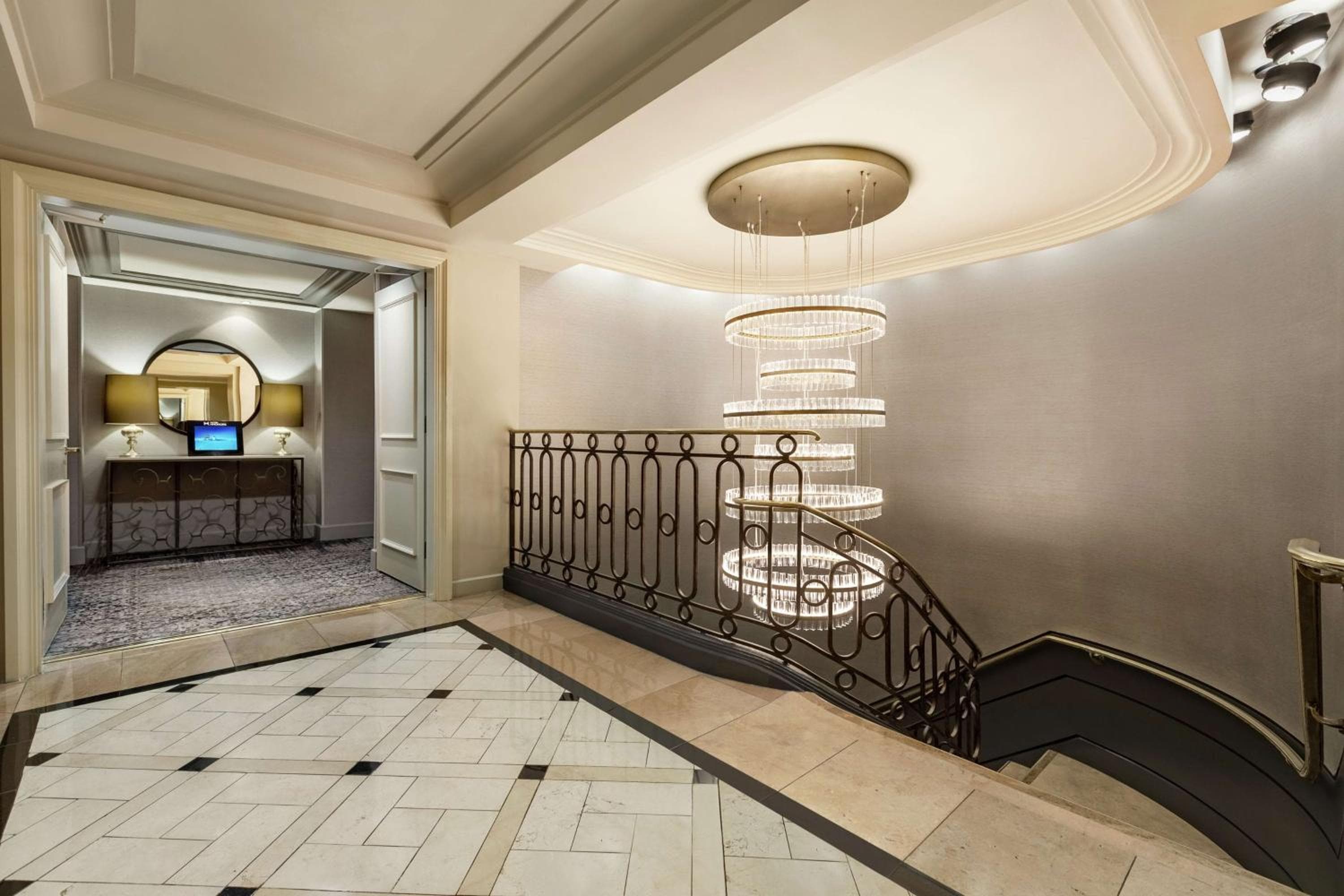 Hilton Checkers Los Angeles — 23