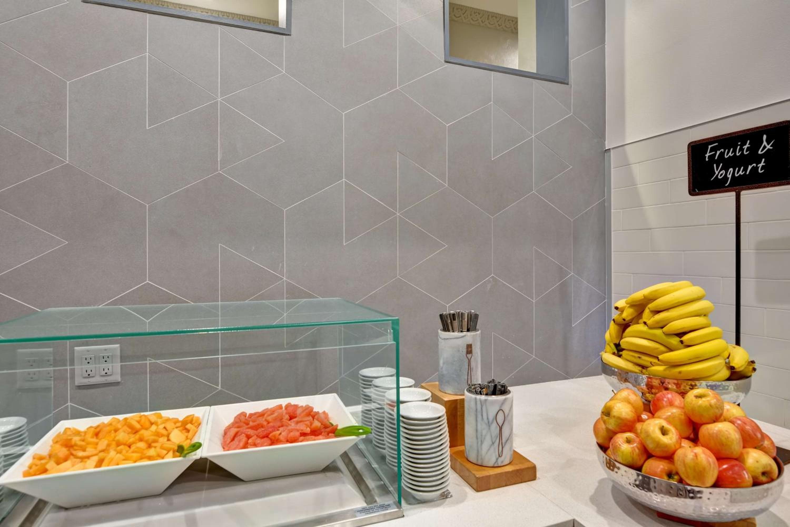 Embassy Suites by Hilton Miami International Airport — 21