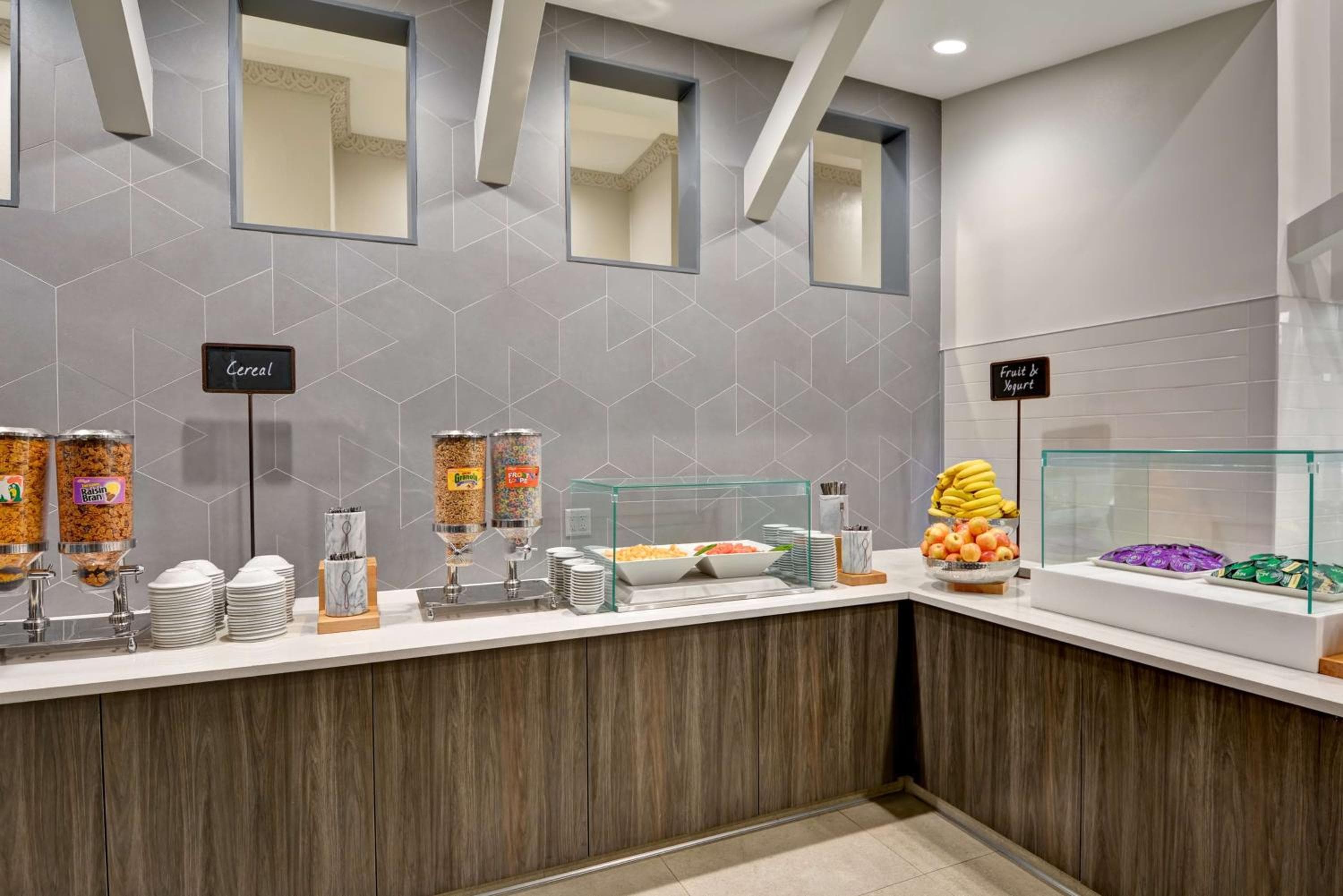 Embassy Suites by Hilton Miami International Airport — 23