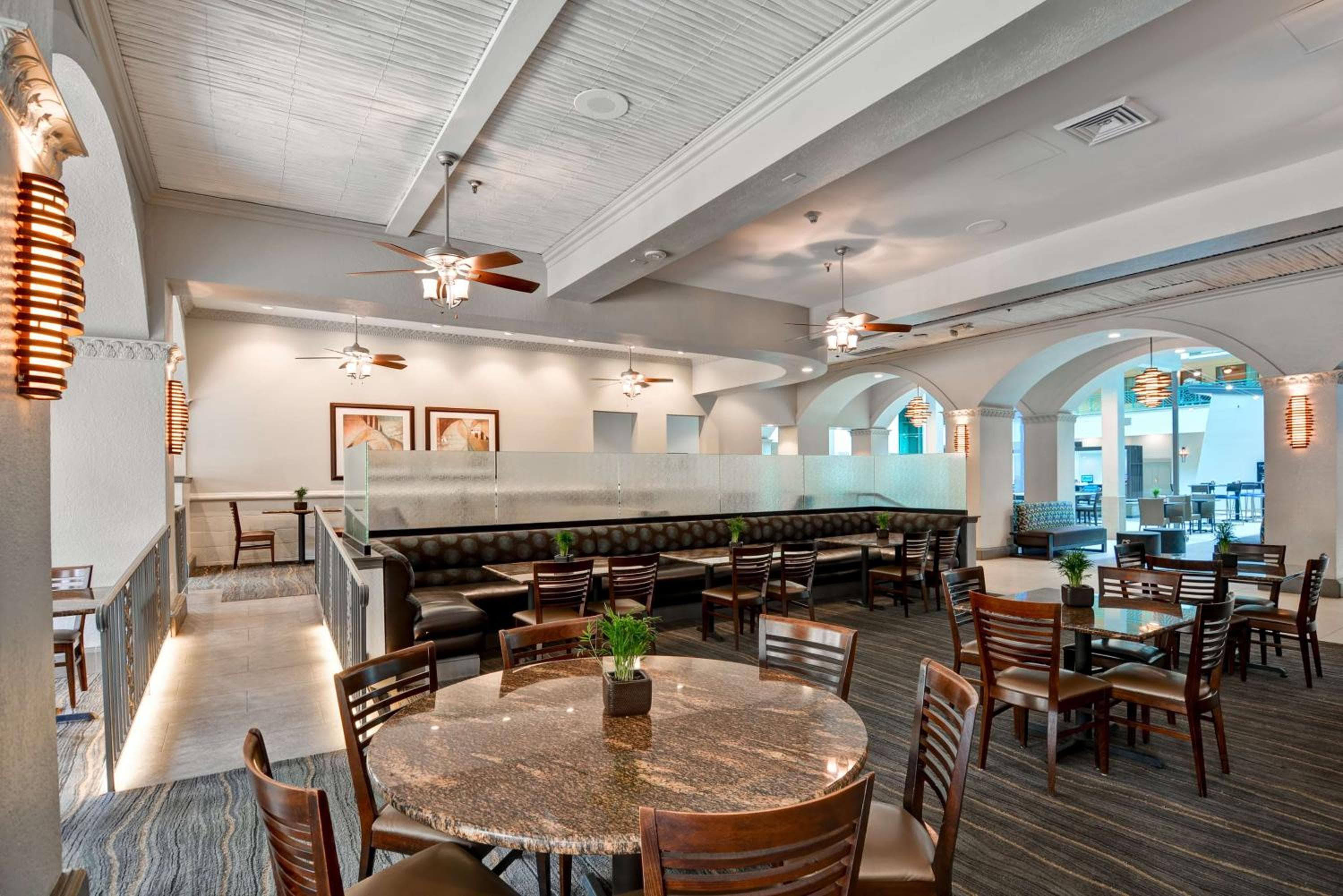 Embassy Suites by Hilton Miami International Airport — 26